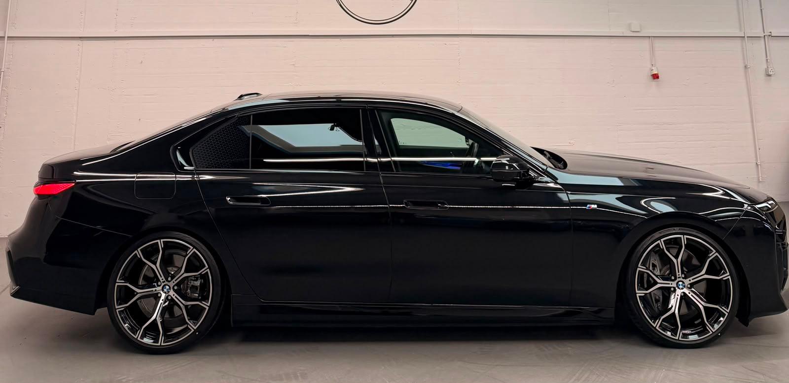 BMW 750e xDrive M Sport All Balck Performance Steptronic 4Jahre Garantie & Gratisservice Vollausstattung-image-7