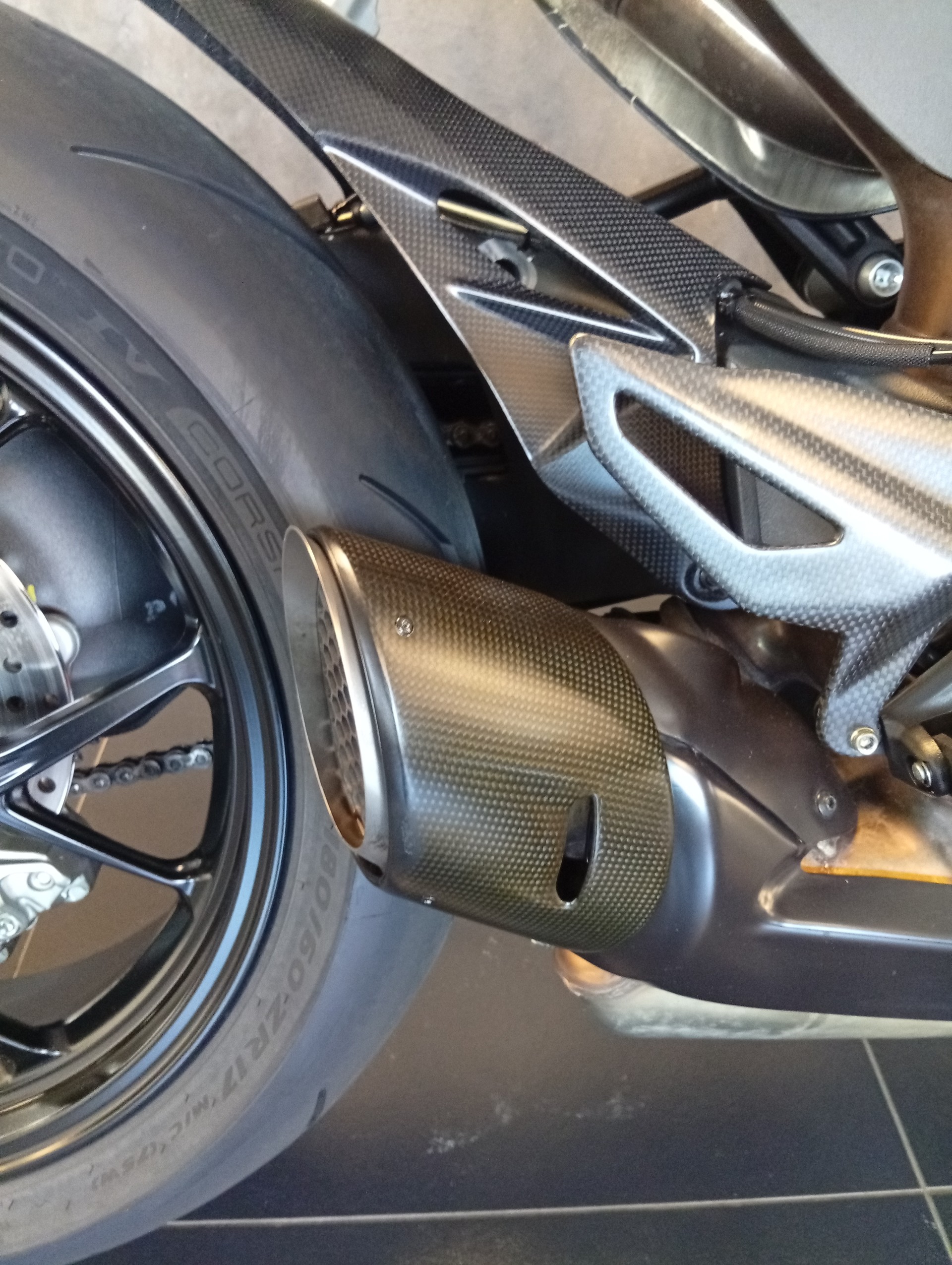 DUCATI Streetfighter V2-image-9