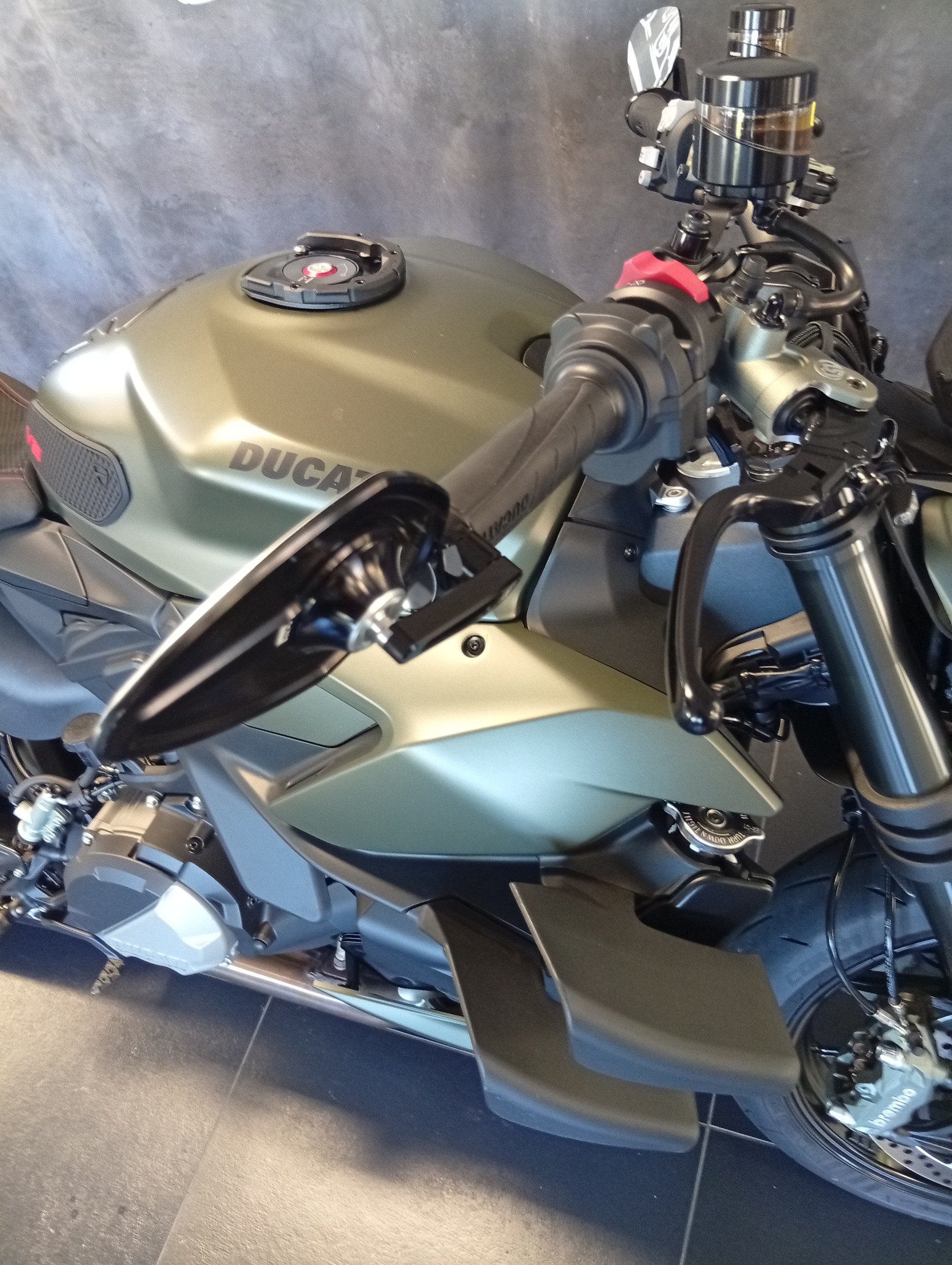 DUCATI Streetfighter V2-image-12