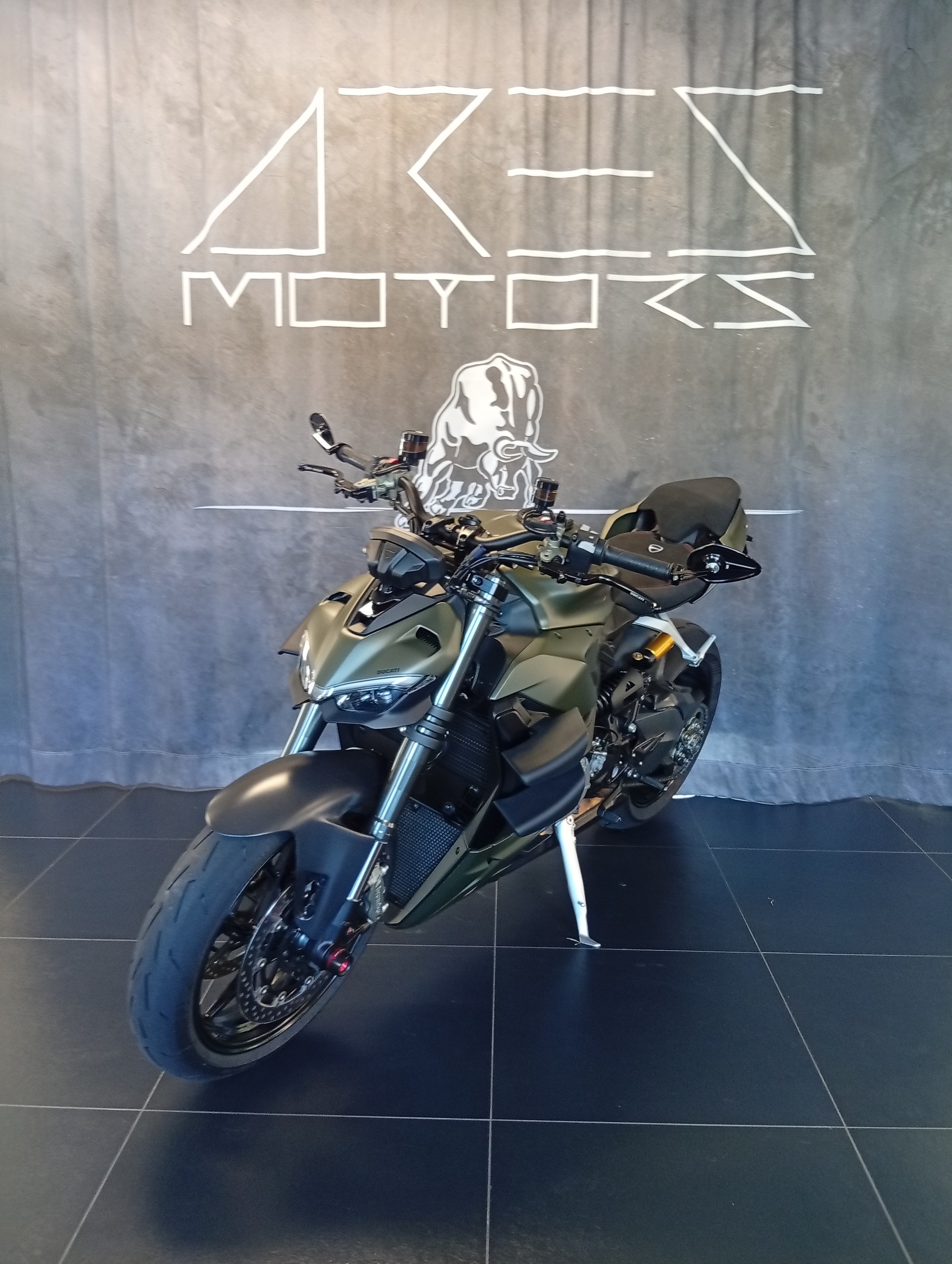 DUCATI Streetfighter V2-showroom-element-3