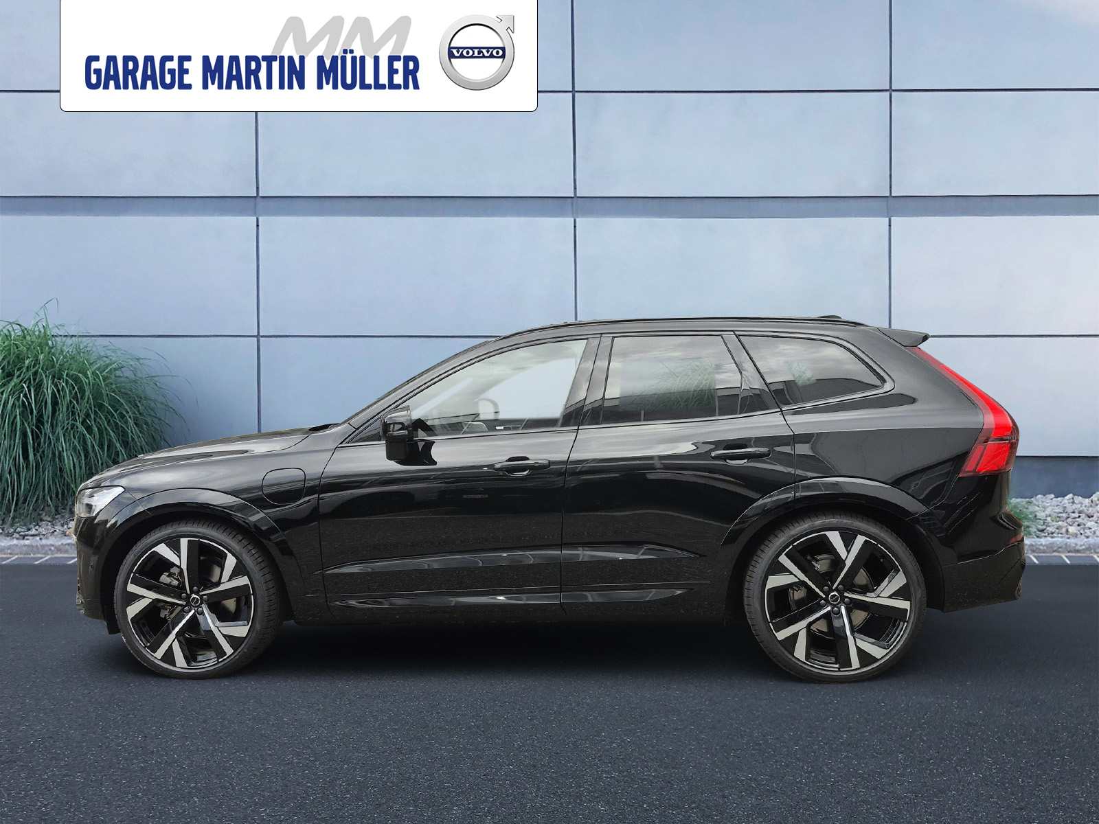 VOLVO XC60 2.0 T6 TE Black Edition eAWD-image-1