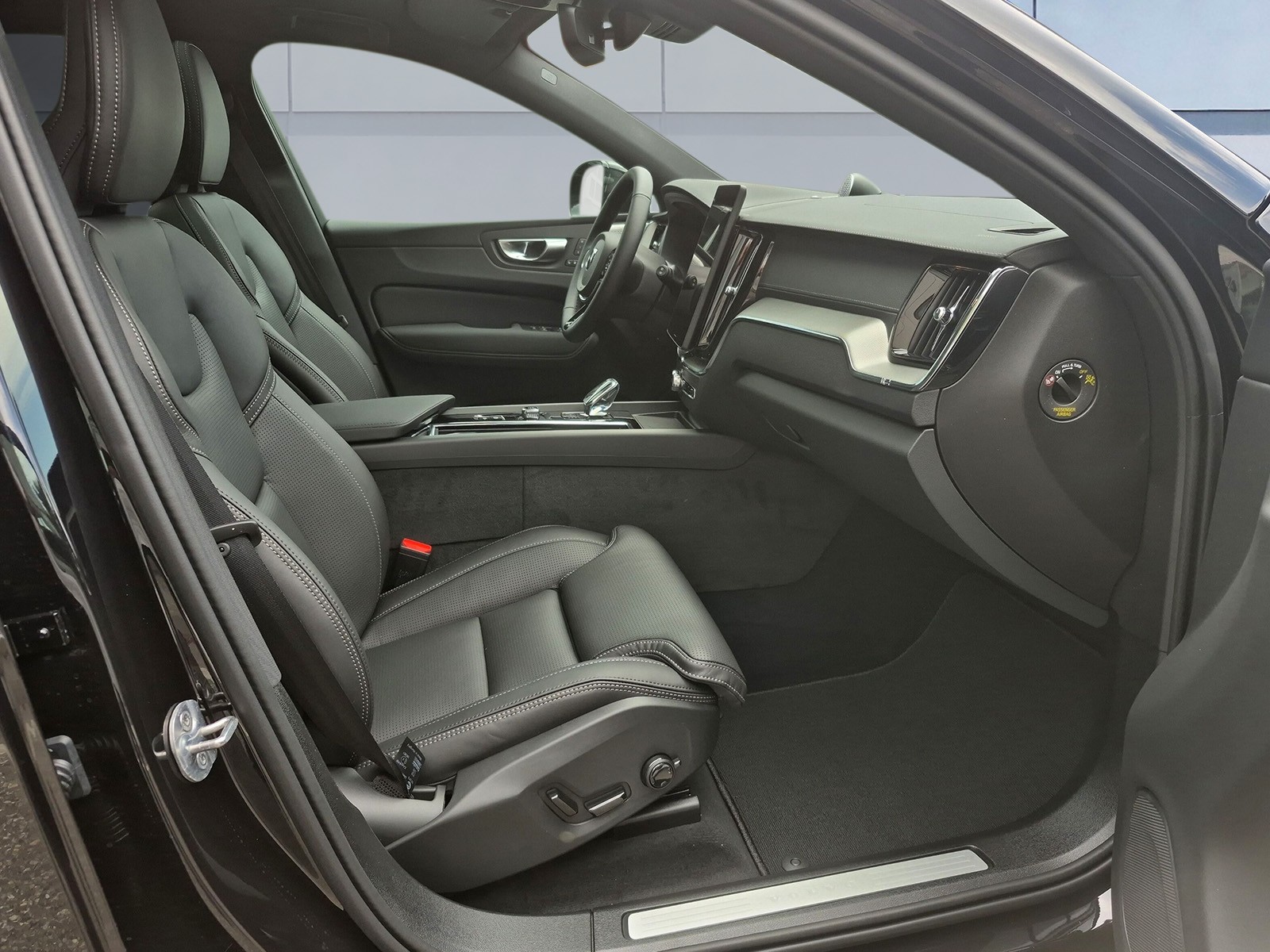 VOLVO XC60 2.0 T6 TE Black Edition eAWD-image-12