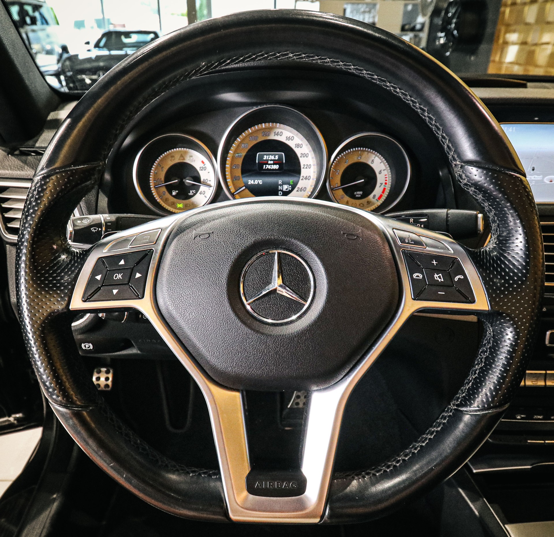 MERCEDES-BENZ E 250 7G-Tronic-image-12