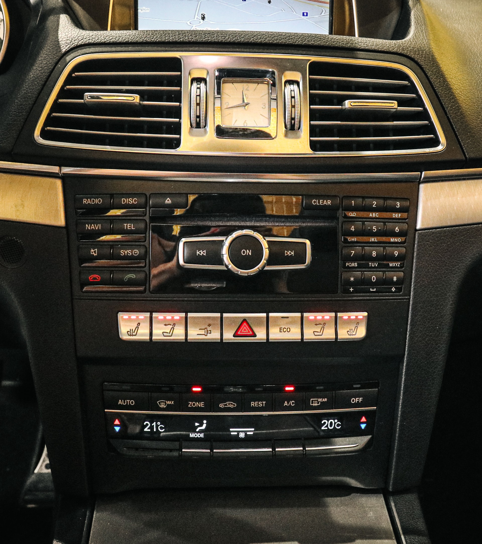 MERCEDES-BENZ E 250 7G-Tronic-image-17
