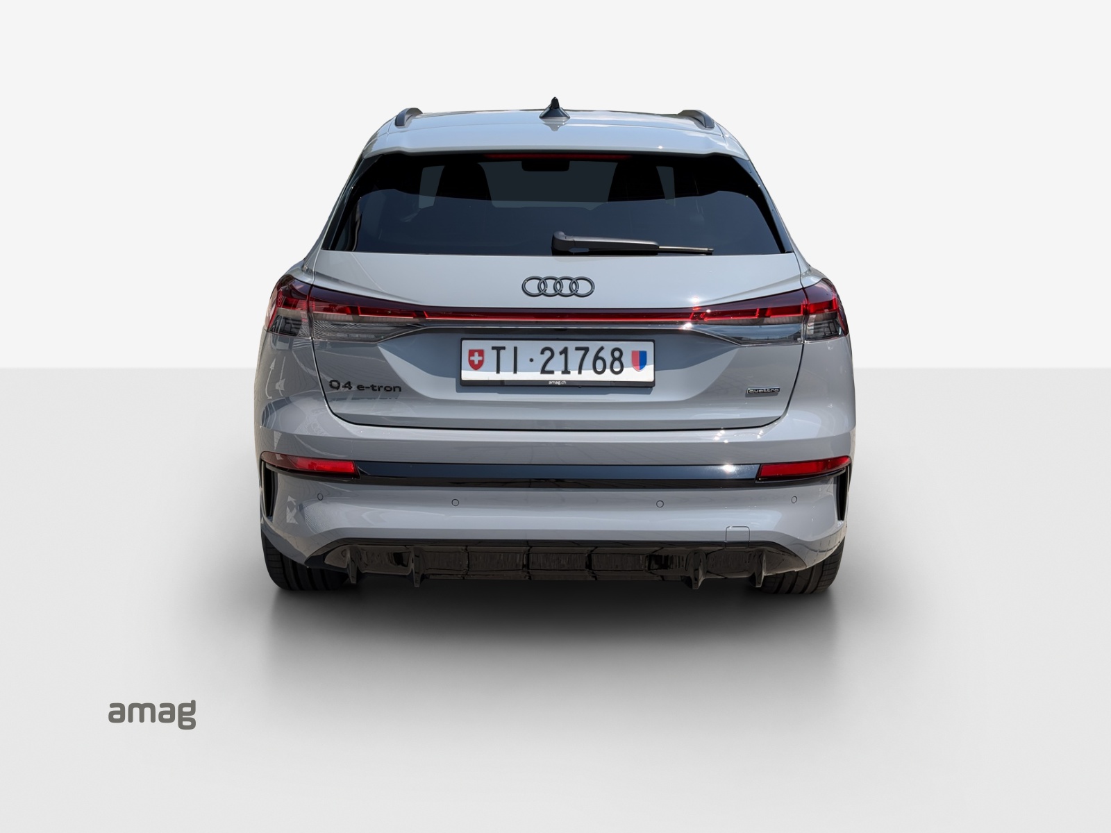 AUDI Q4 e-tron SUV quattro performance Swiss Ski-image-3
