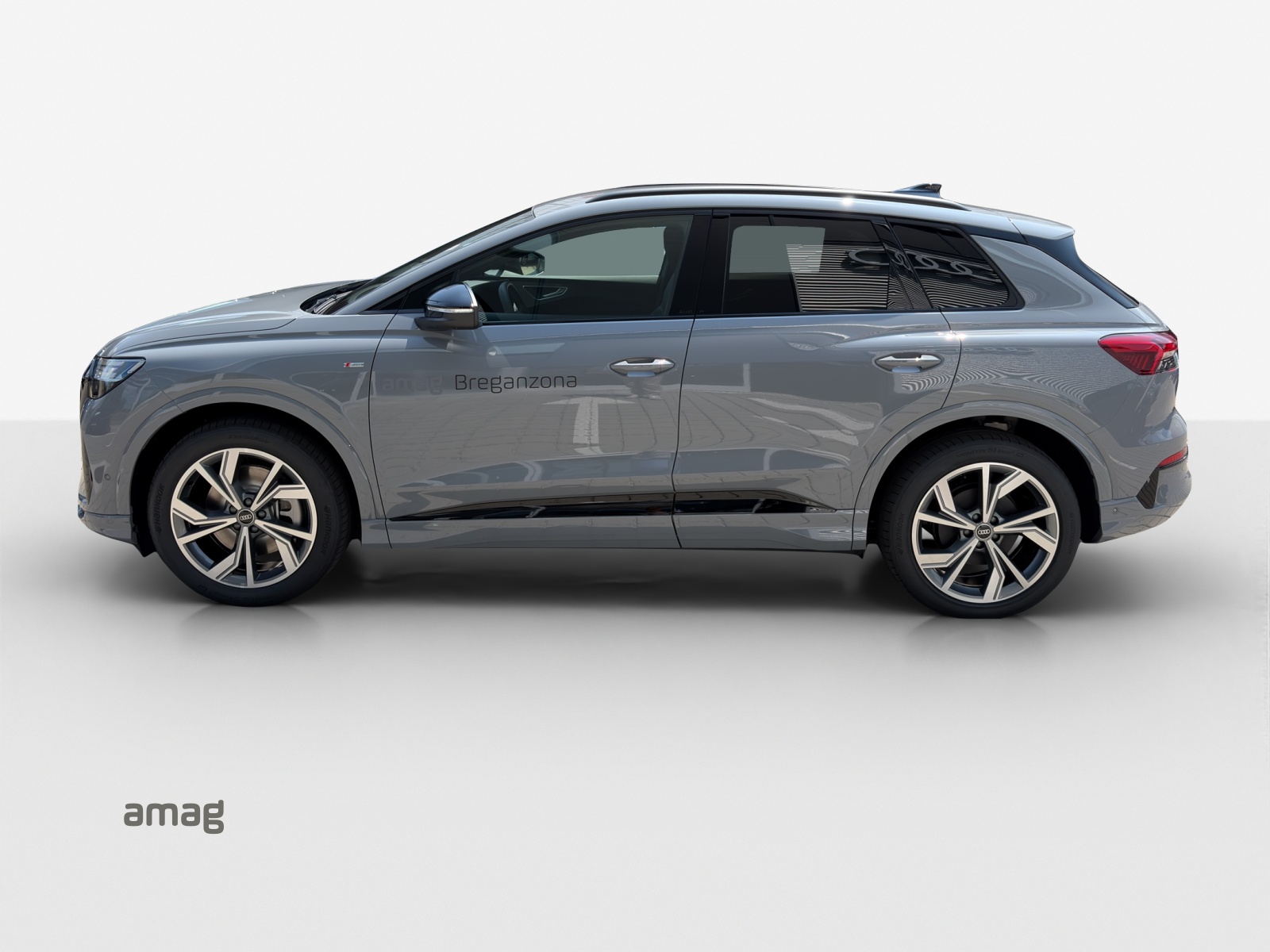 AUDI Q4 e-tron SUV quattro performance Swiss Ski-image-1
