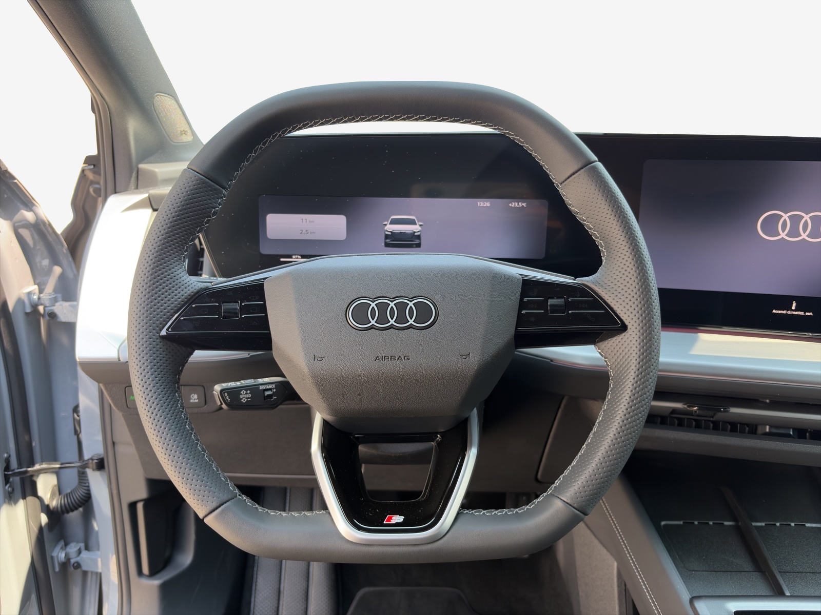 AUDI Q4 e-tron SUV quattro performance Swiss Ski-image-9