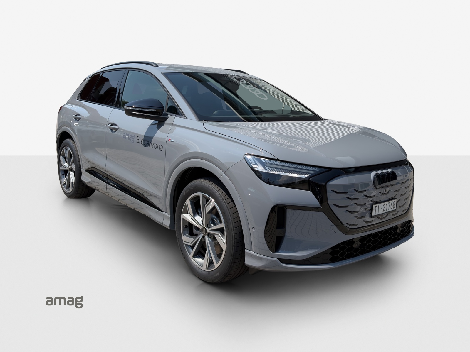 AUDI Q4 e-tron SUV quattro performance Swiss Ski-image-5