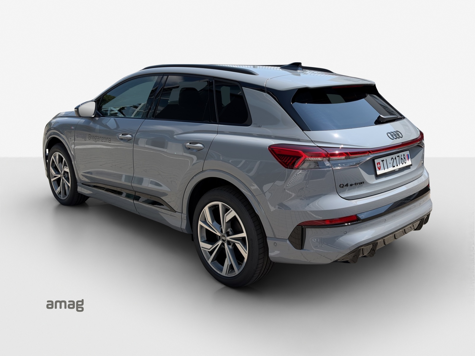 AUDI Q4 e-tron SUV quattro performance Swiss Ski-image-2