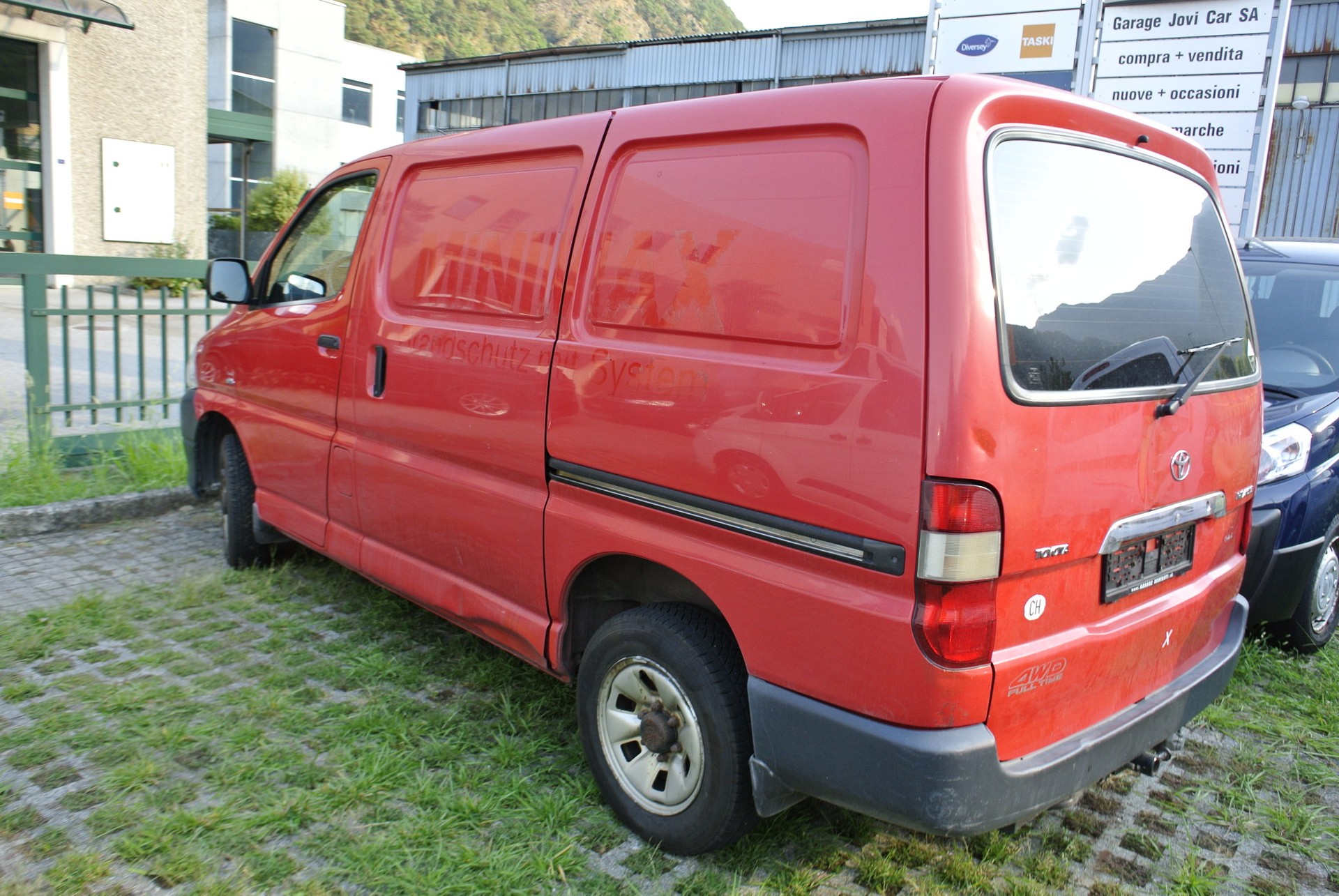 TOYOTA Hiace D-4D Van 4WD SWB-image-6