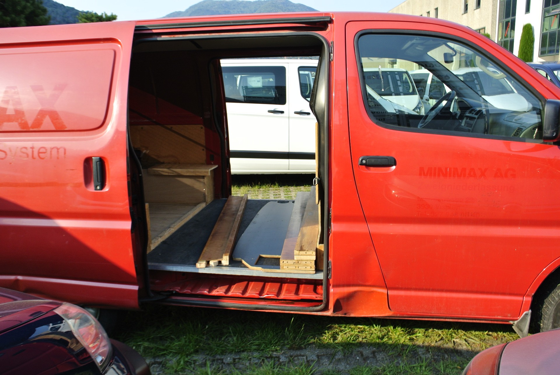 TOYOTA Hiace D-4D Van 4WD SWB-image-25