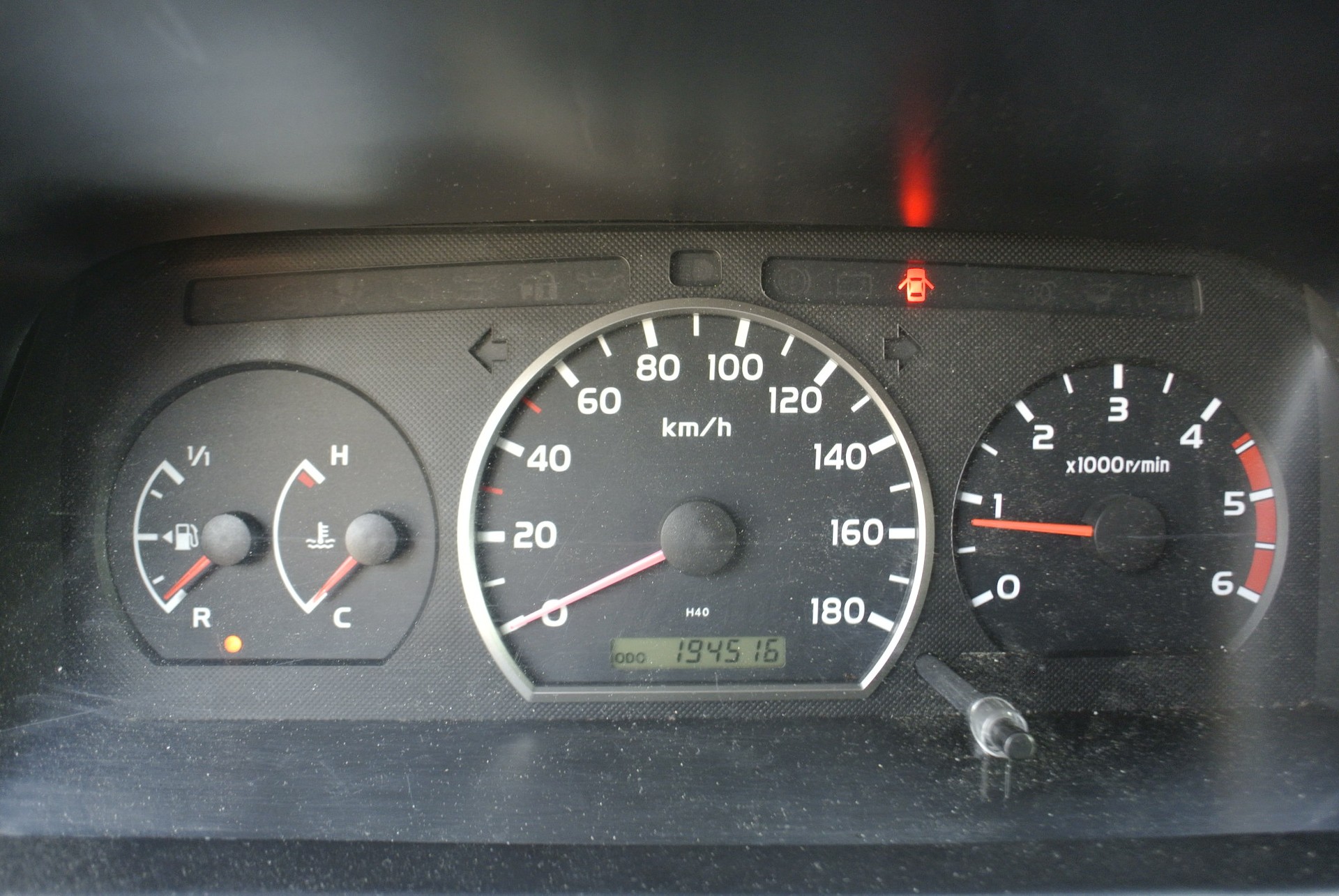 TOYOTA Hiace D-4D Van 4WD SWB-image-13