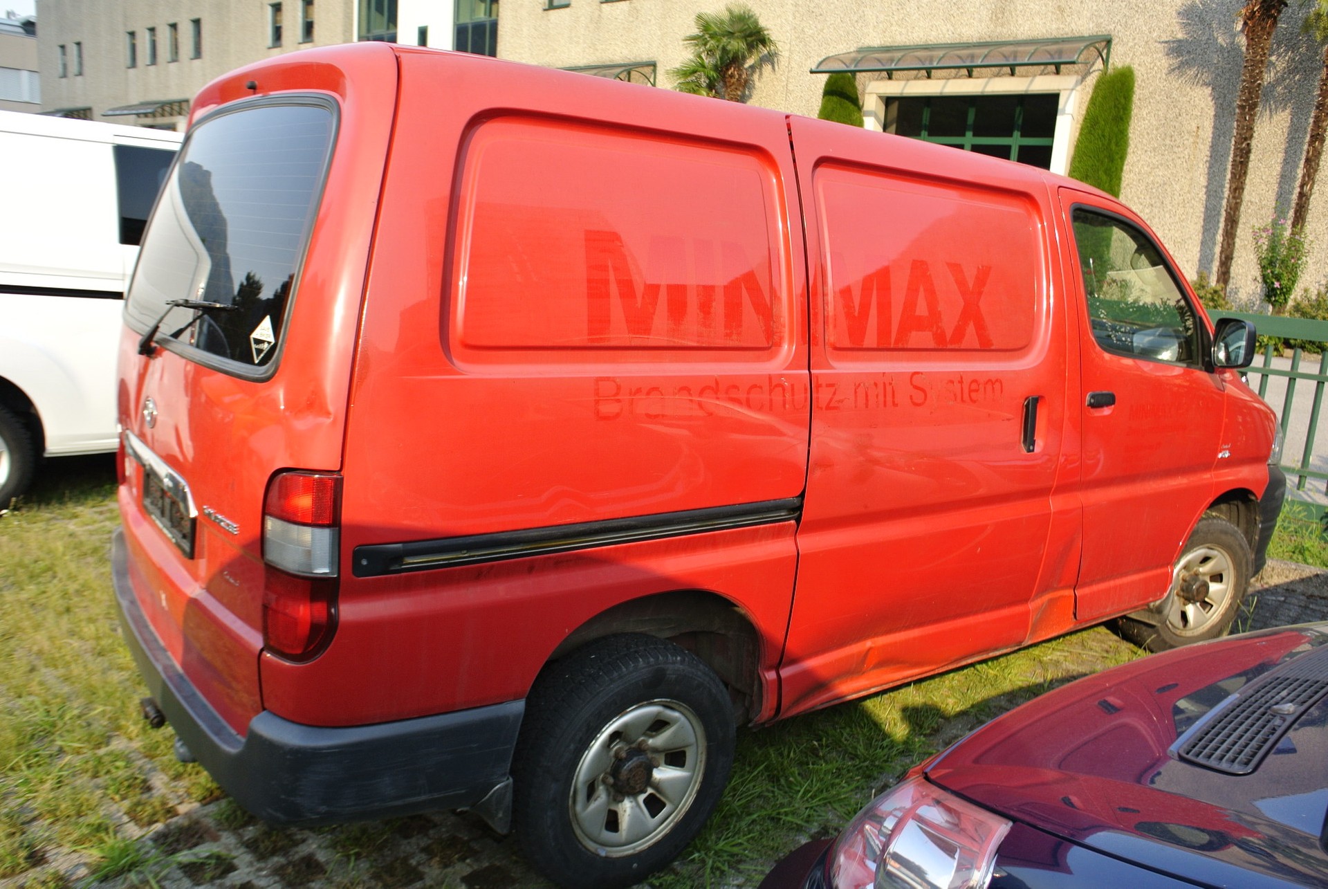 TOYOTA Hiace D-4D Van 4WD SWB-image-3