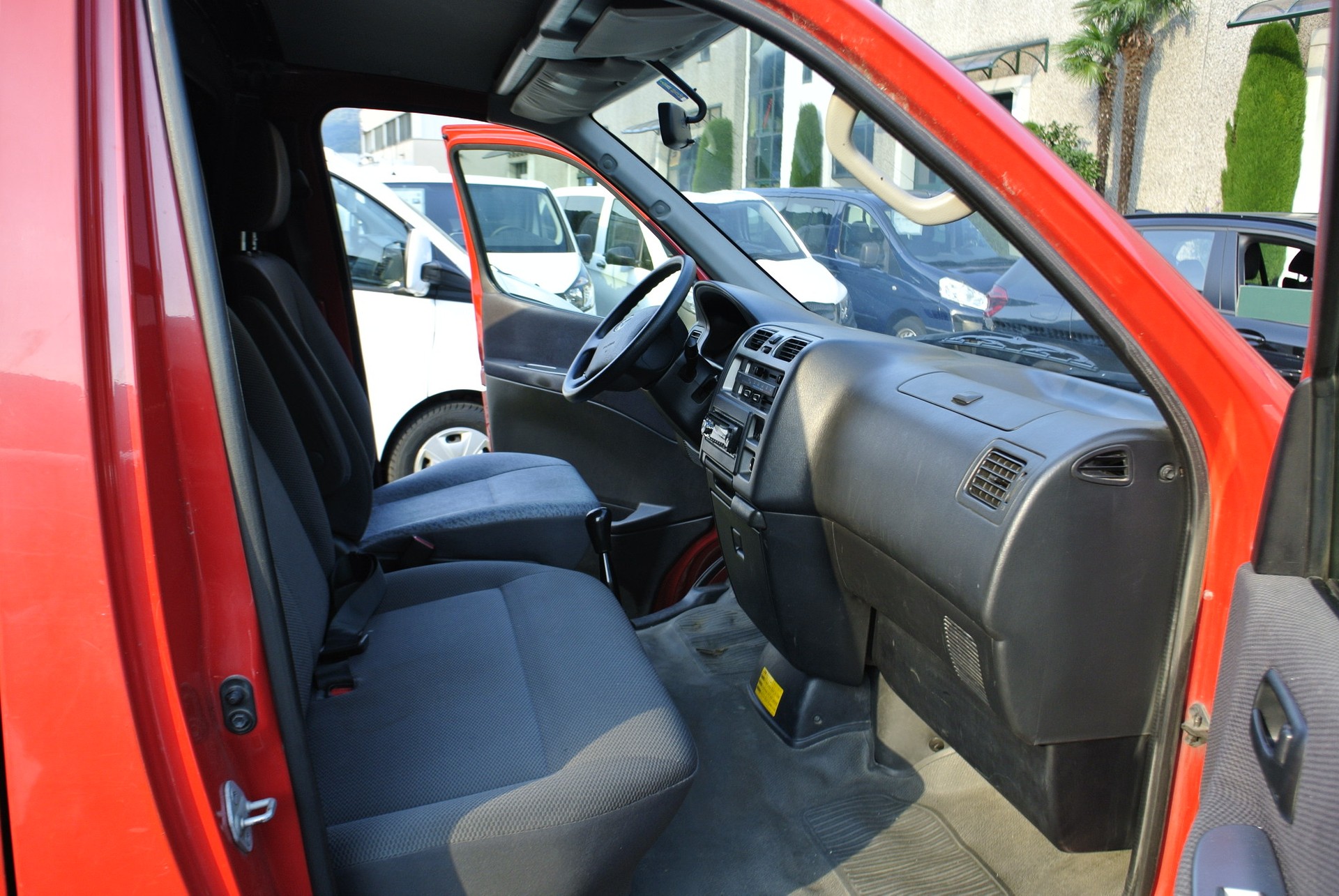 TOYOTA Hiace D-4D Van 4WD SWB-image-9