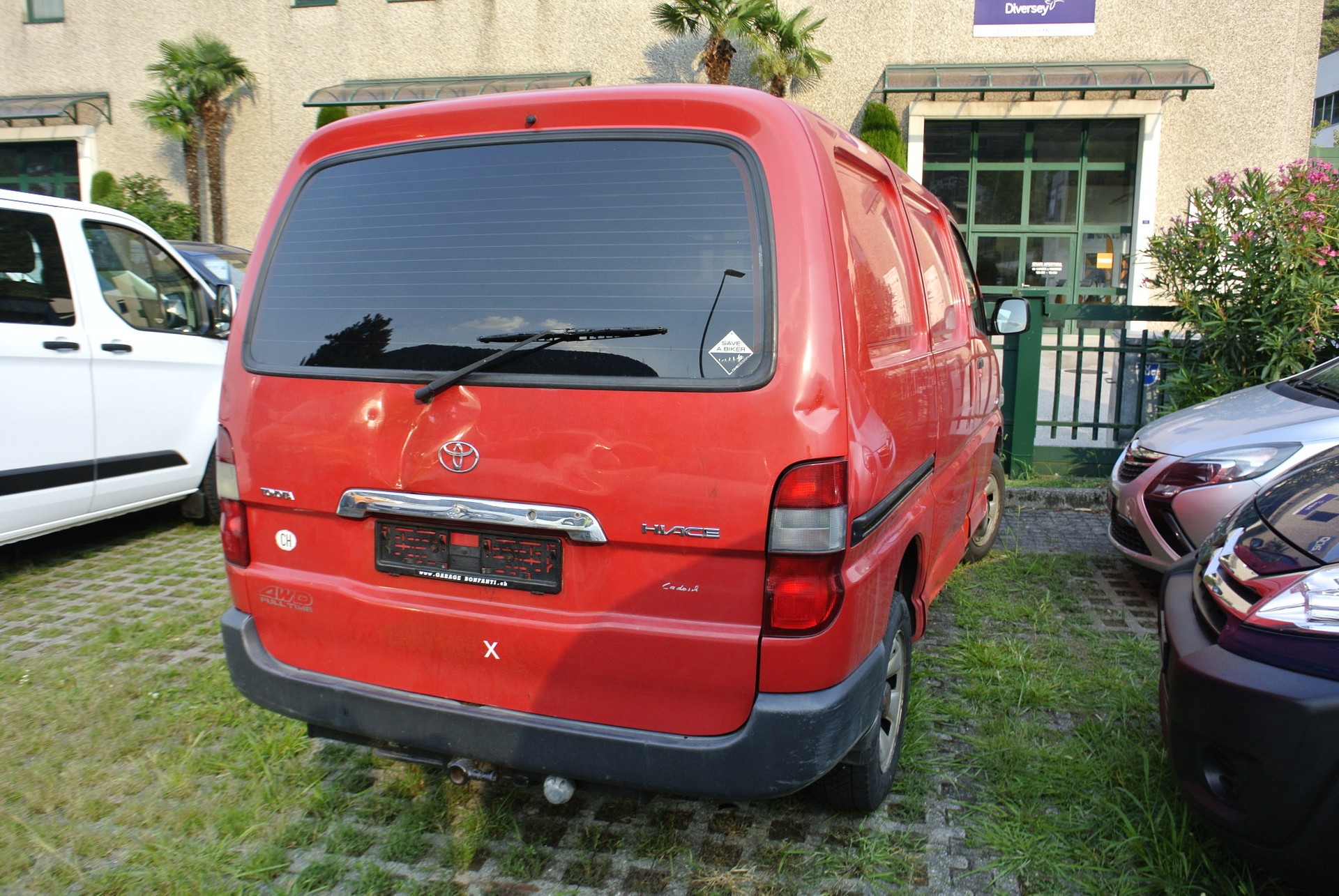 TOYOTA Hiace D-4D Van 4WD SWB-image-4
