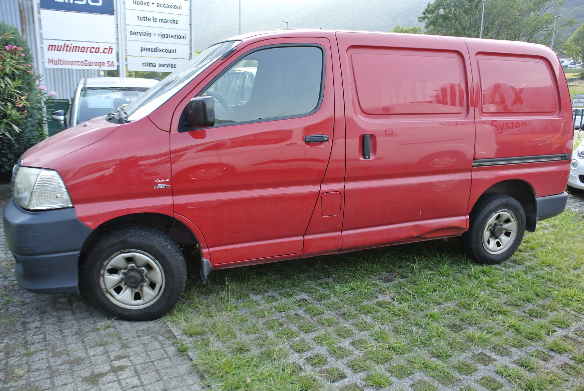 TOYOTA Hiace D-4D Van 4WD SWB-image-7