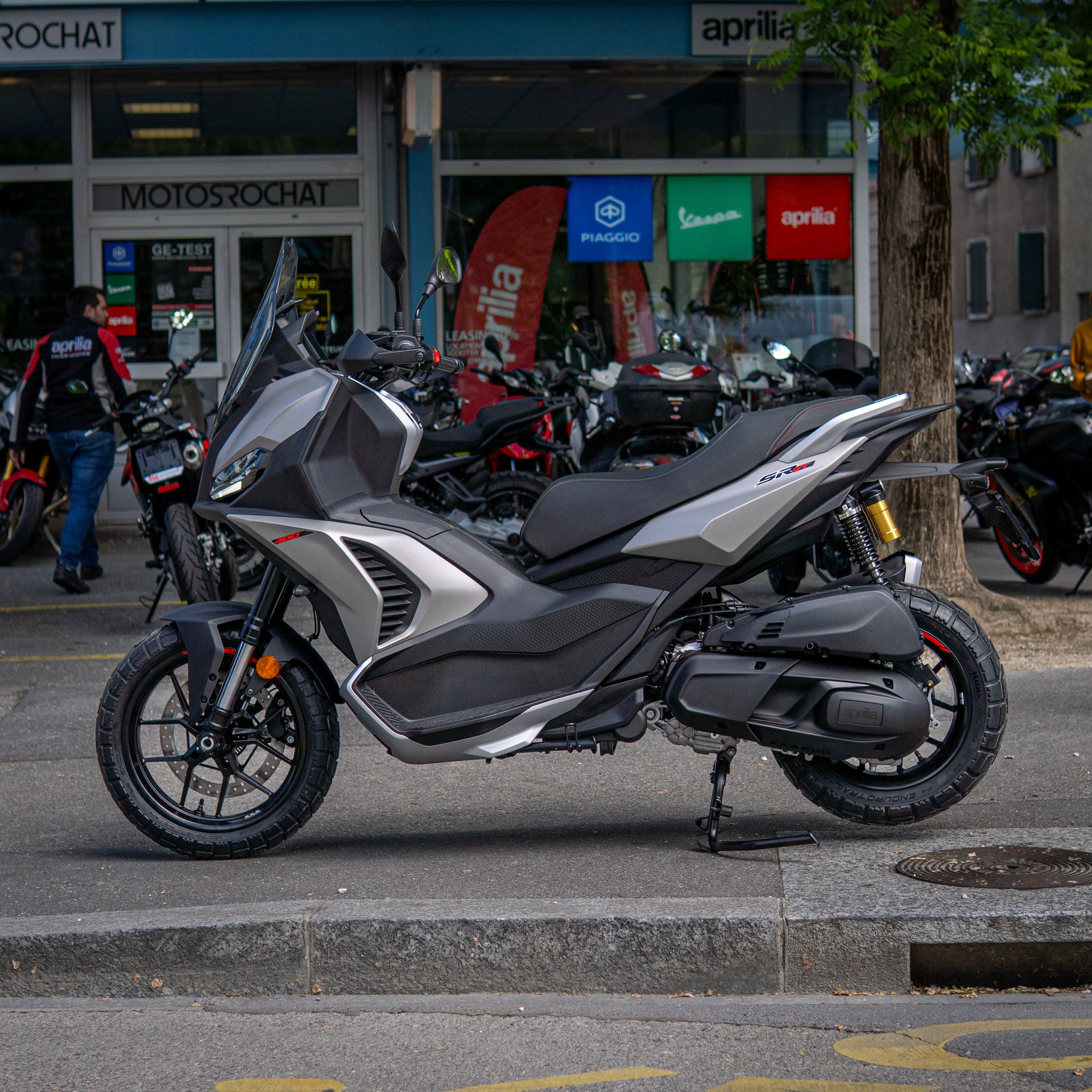 APRILIA SRGT400