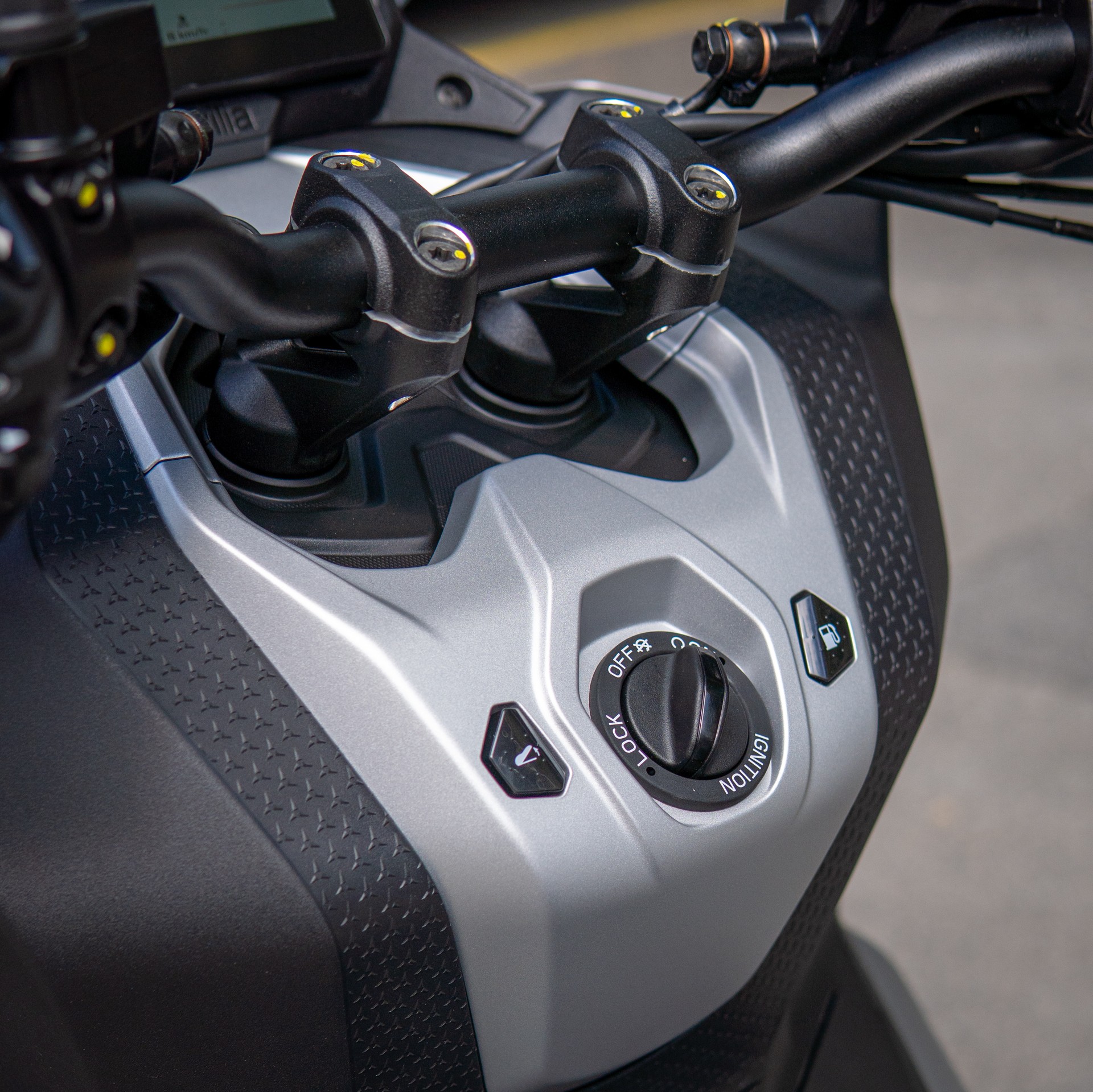 APRILIA SRGT400-image-7