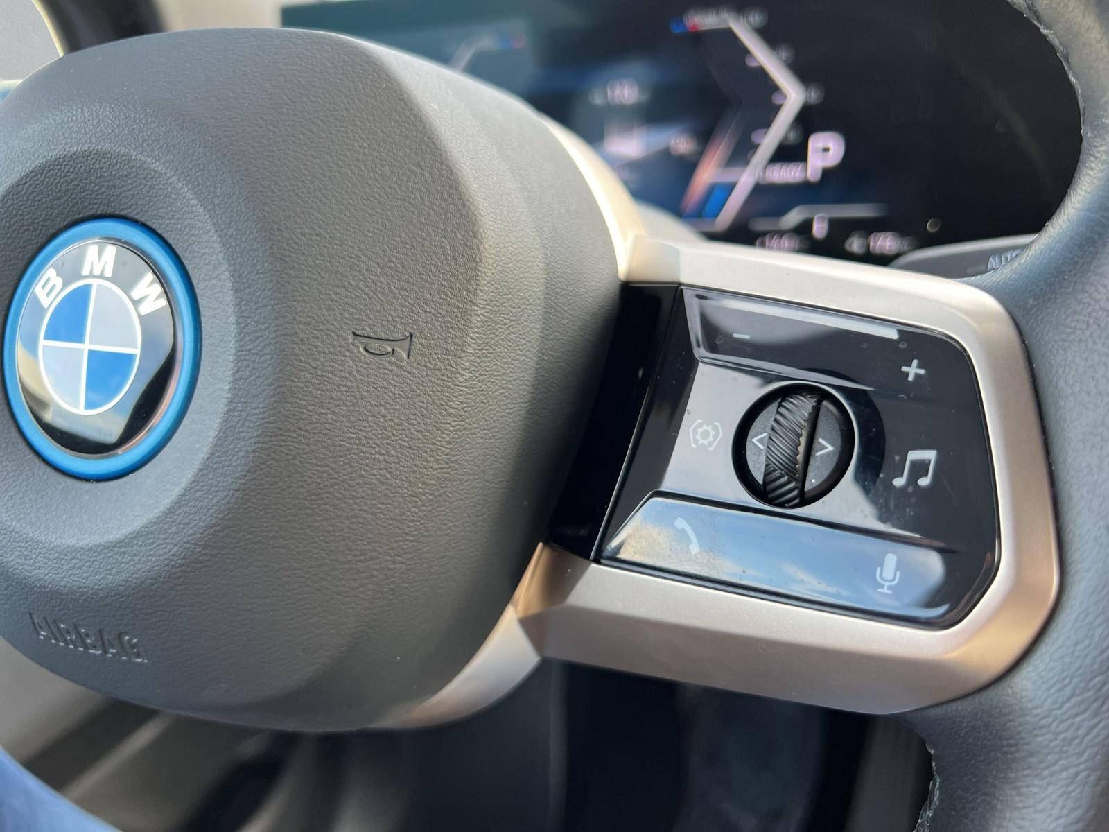 BMW iX M60 M Sport I20 (CH) 📍 **Action de leasing à 1.9%**-image-12