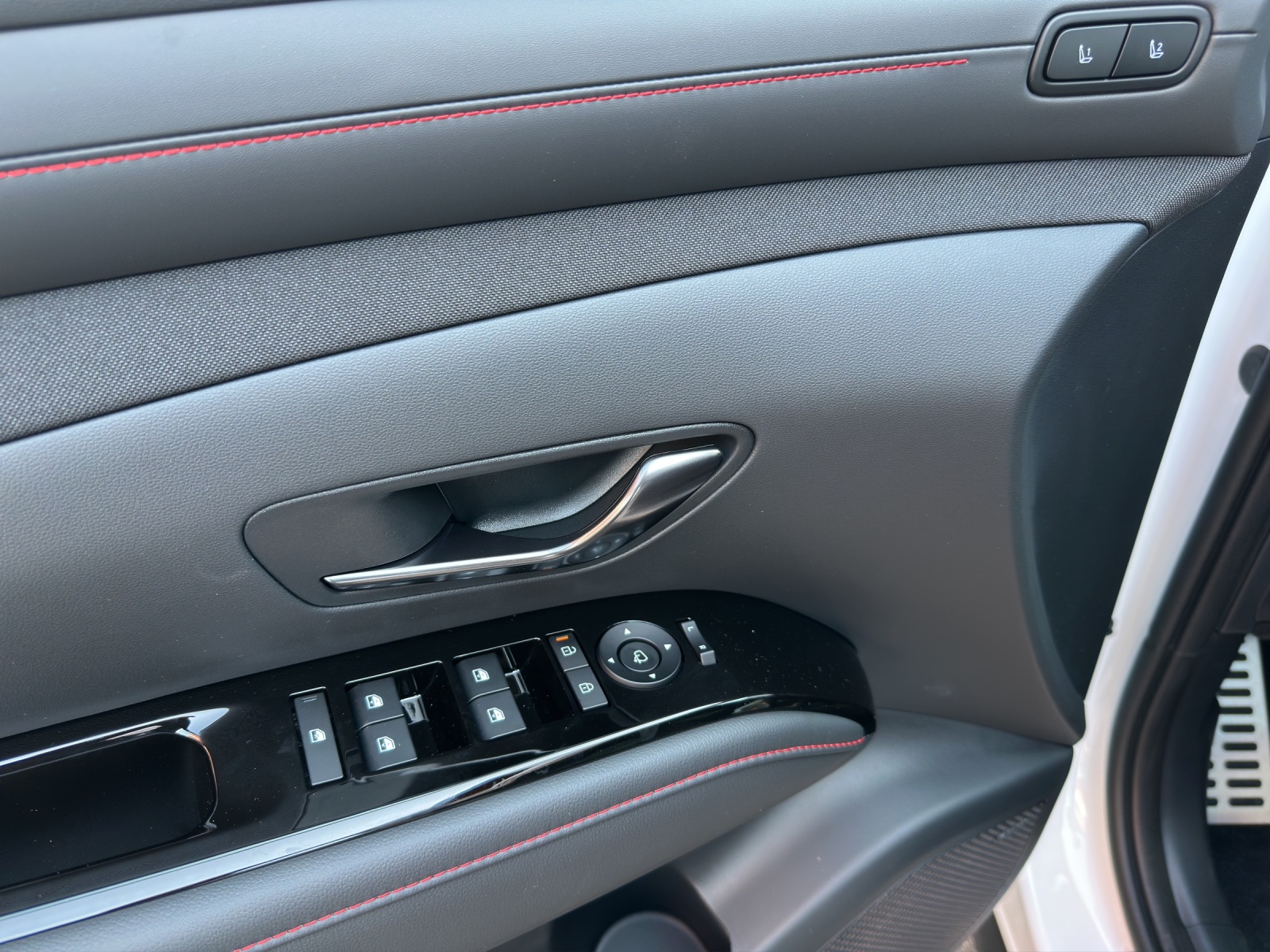 HYUNDAI Tucson 1.6 T-GDi HEV N-Line Sunroof 4WD MY27-image-10