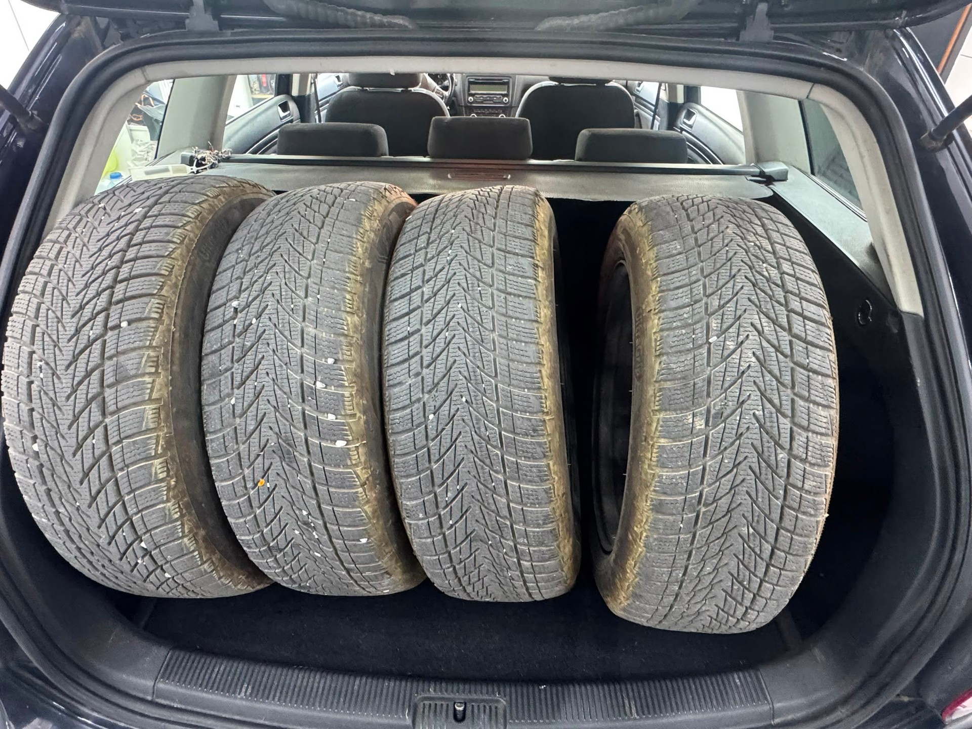 VW Golf Variant 1.6 TDI Comfortline 4Motion-image-9