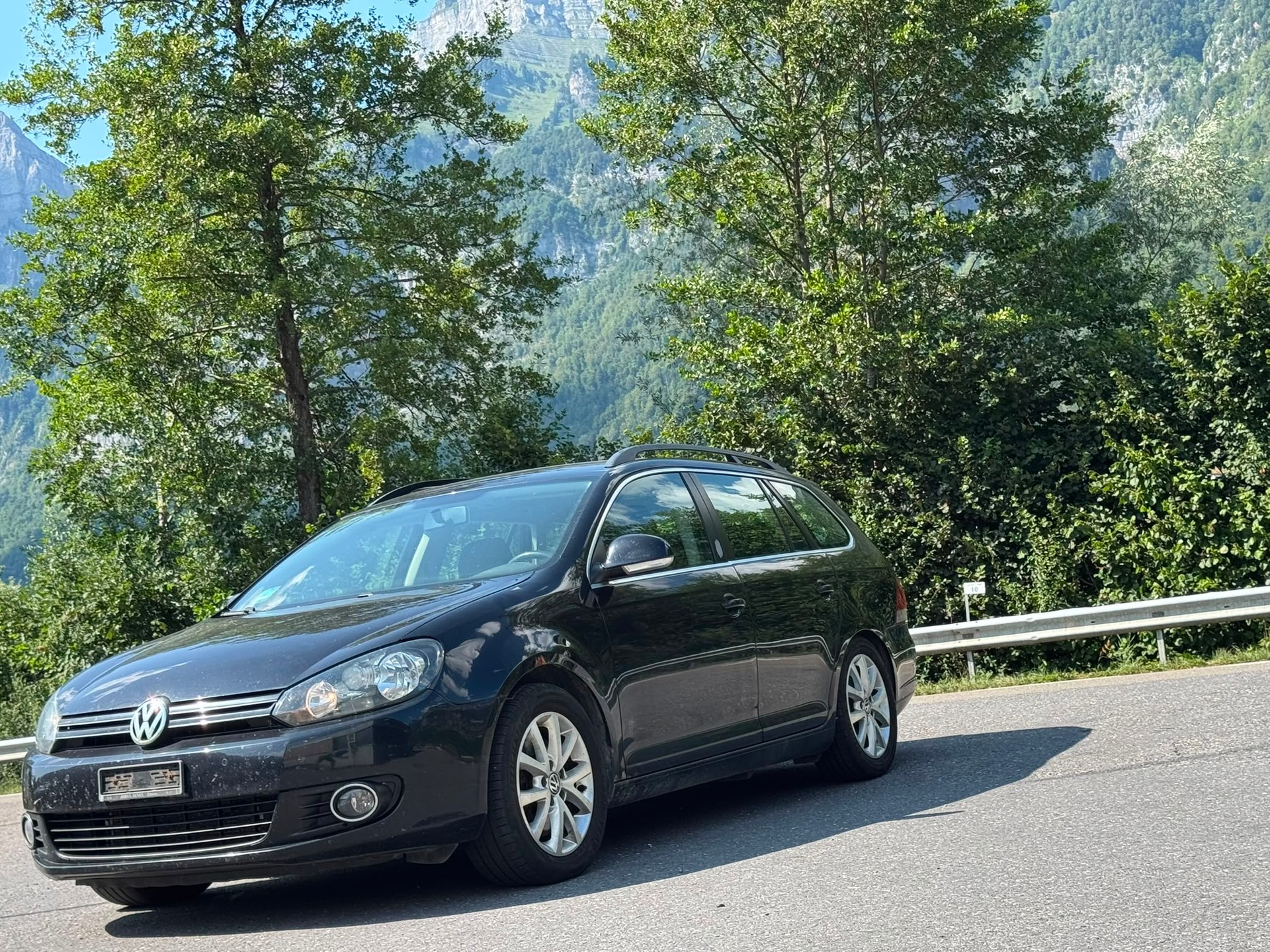 VW Golf Variant 1.6 TDI Comfortline 4Motion-image-2