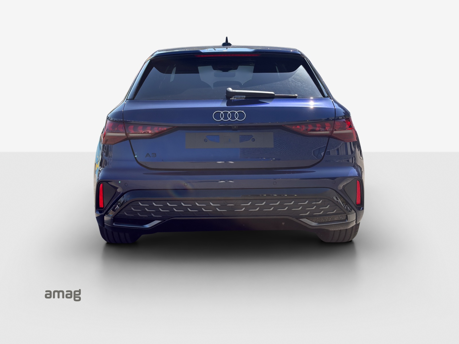 AUDI A3 Sportback TFSI 110 kW S line Attraction S tronic-image-3