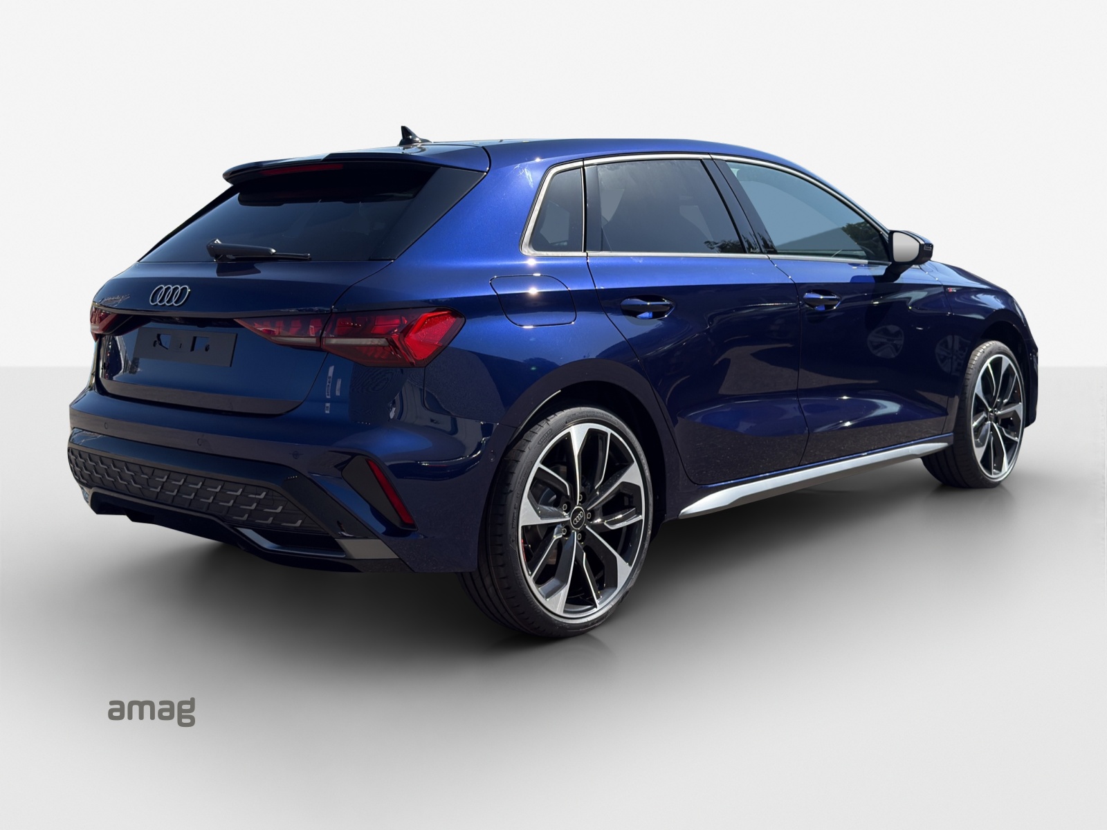 AUDI A3 Sportback TFSI 110 kW S line Attraction S tronic-image-4