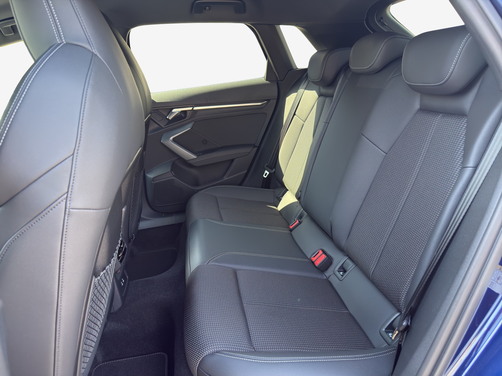 AUDI A3 Sportback TFSI 110 kW S line Attraction S tronic-image-11