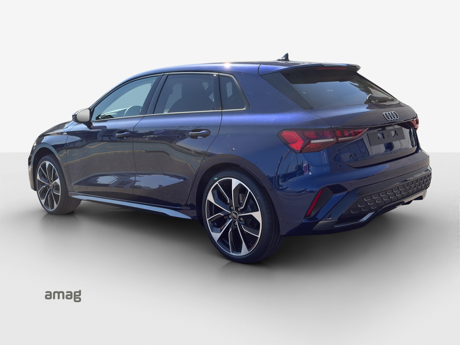 AUDI A3 Sportback TFSI 110 kW S line Attraction S tronic-image-2