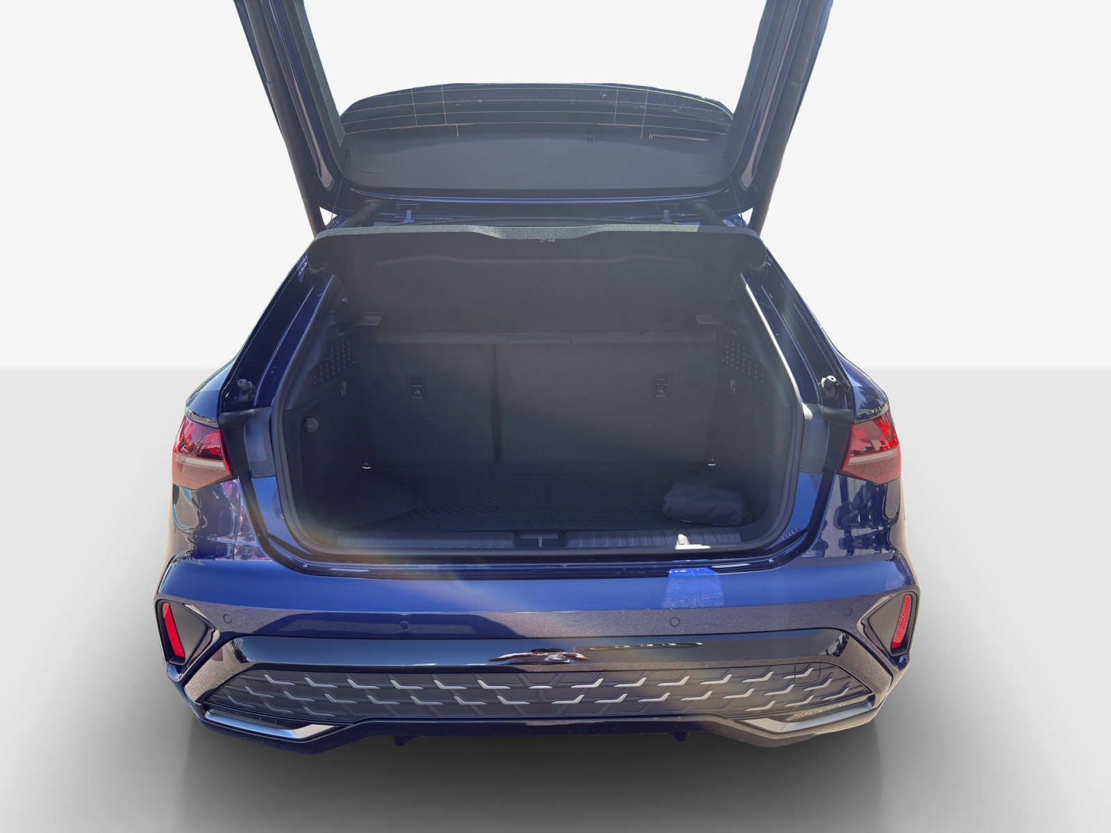 AUDI A3 Sportback TFSI 110 kW S line Attraction S tronic-image-12