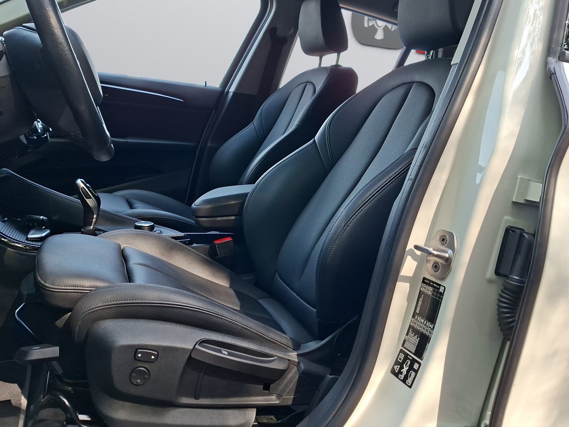 BMW X1 xDrive 18d Steptronic-image-12