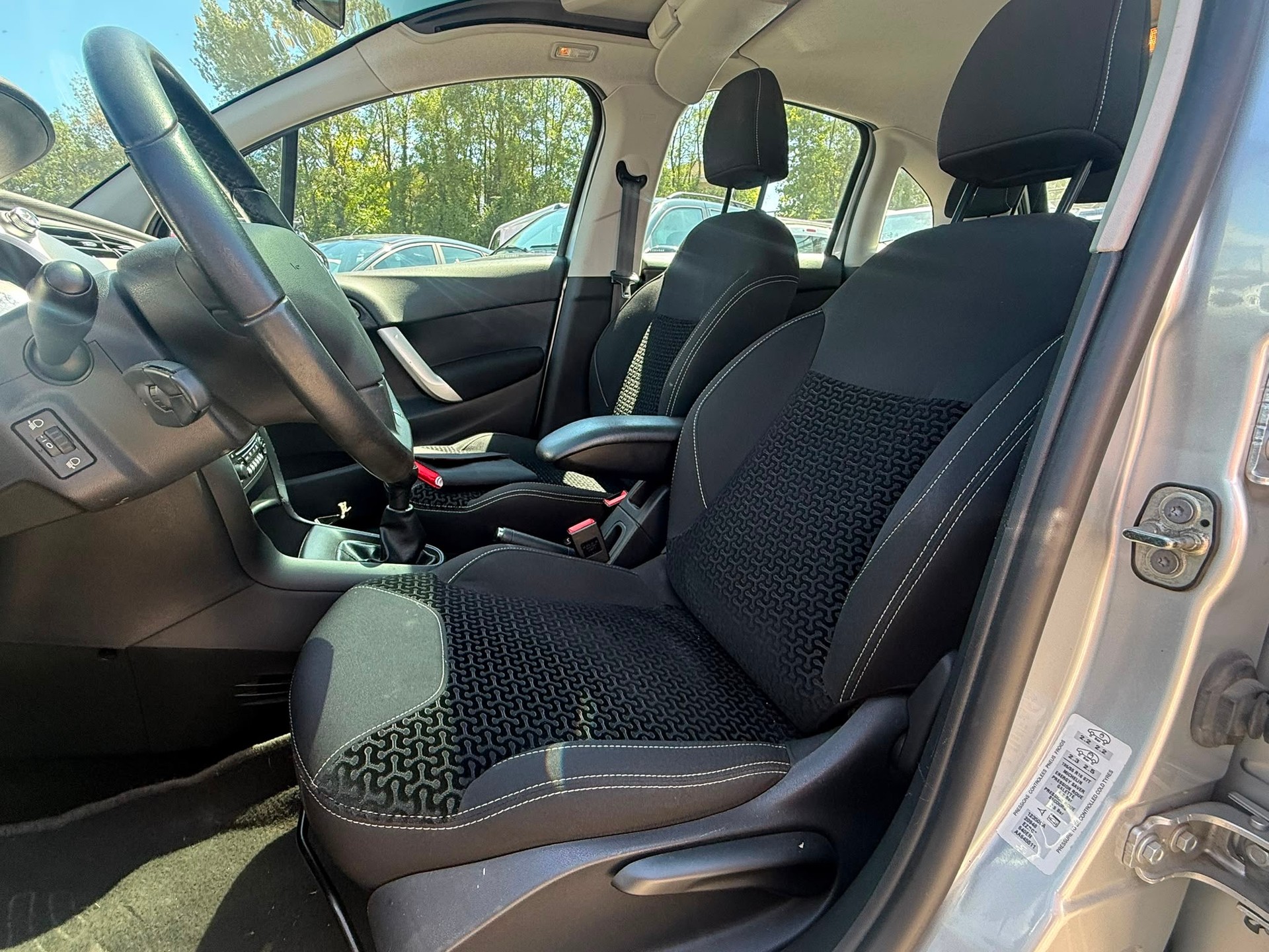 CITROEN C3 1.6 16V HDi Exclusive-image-8