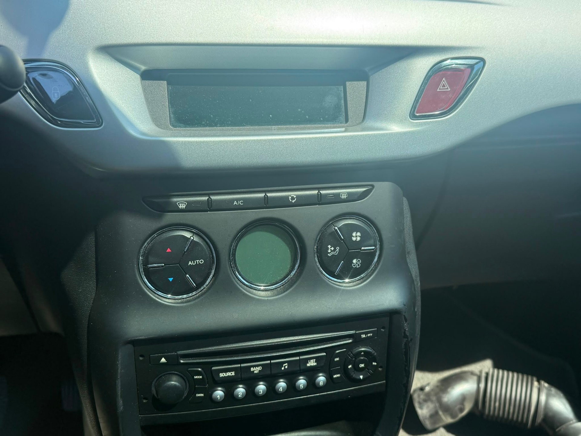 CITROEN C3 1.6 16V HDi Exclusive-image-11
