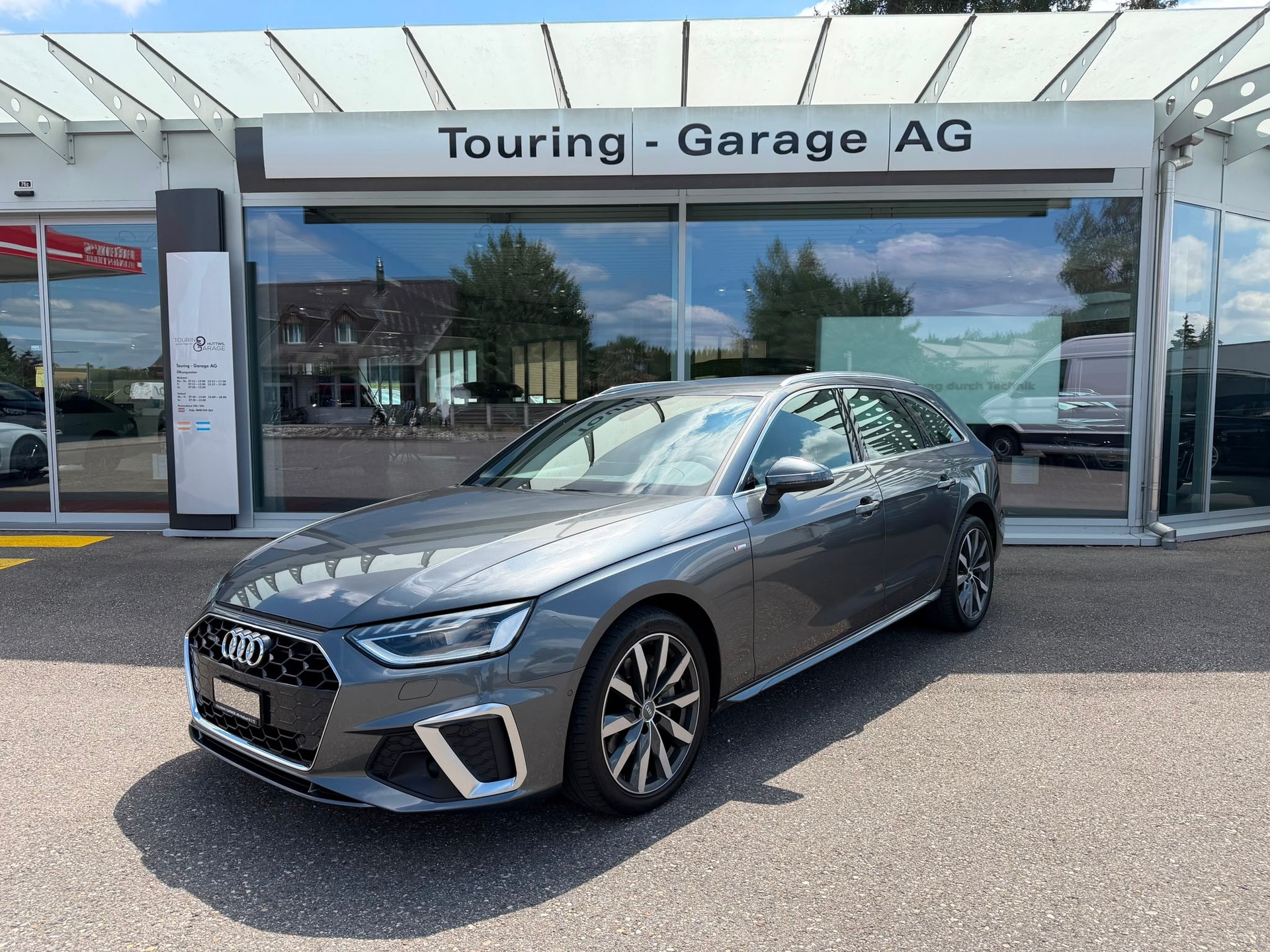 AUDI A4 Avant 40 TDI S line quattro S-tronic-image-0