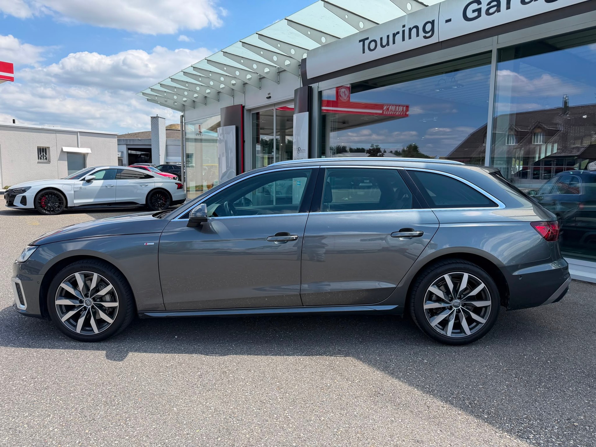 AUDI A4 Avant 40 TDI S line quattro S-tronic-image-1