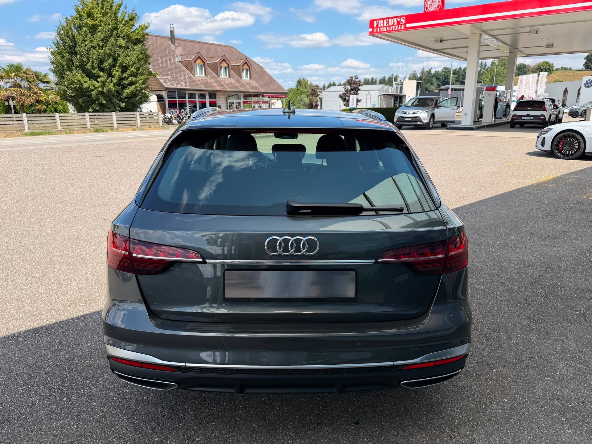 AUDI A4 Avant 40 TDI S line quattro S-tronic-image-3