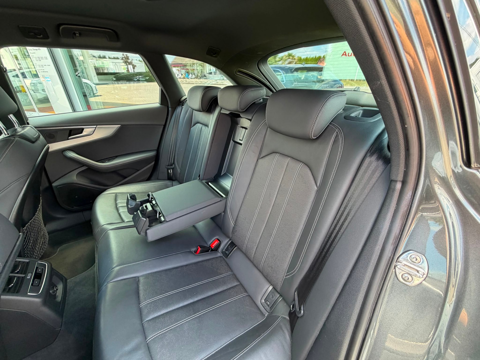AUDI A4 Avant 40 TDI S line quattro S-tronic-image-24