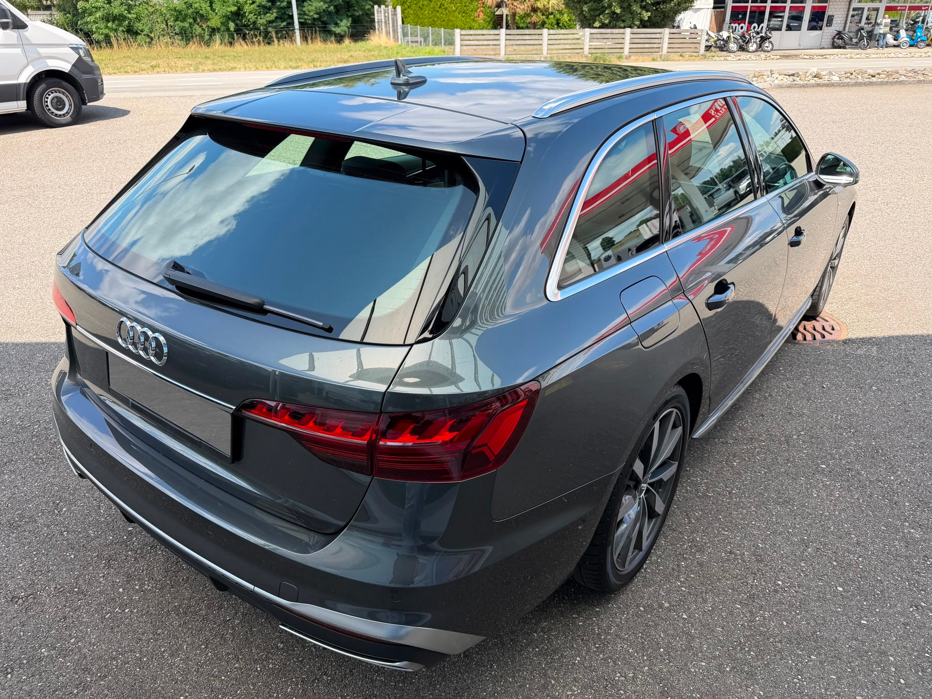 AUDI A4 Avant 40 TDI S line quattro S-tronic-image-4