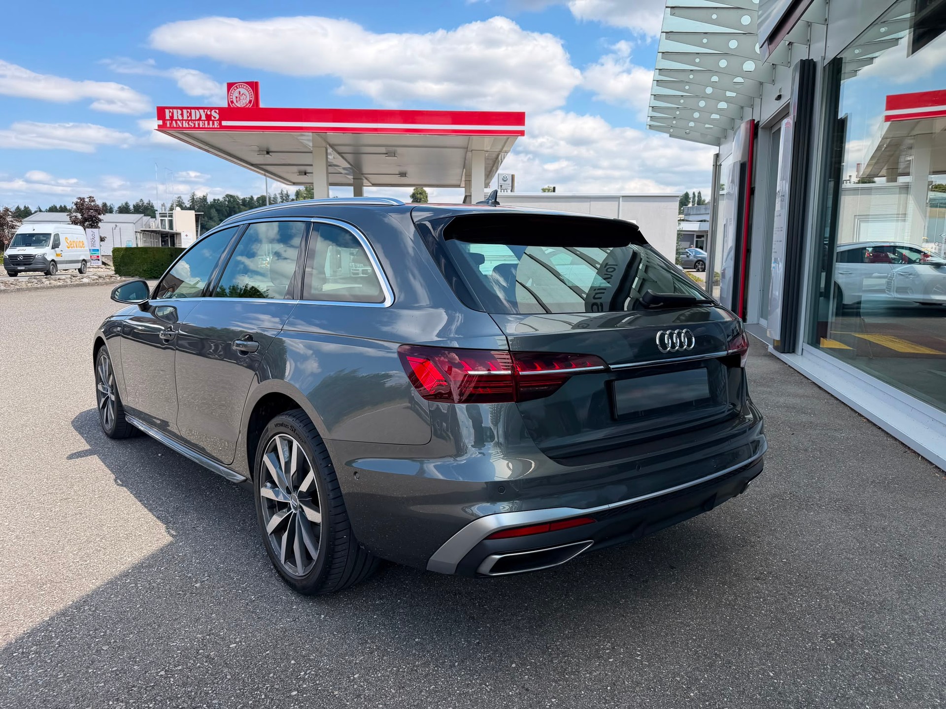 AUDI A4 Avant 40 TDI S line quattro S-tronic-image-2