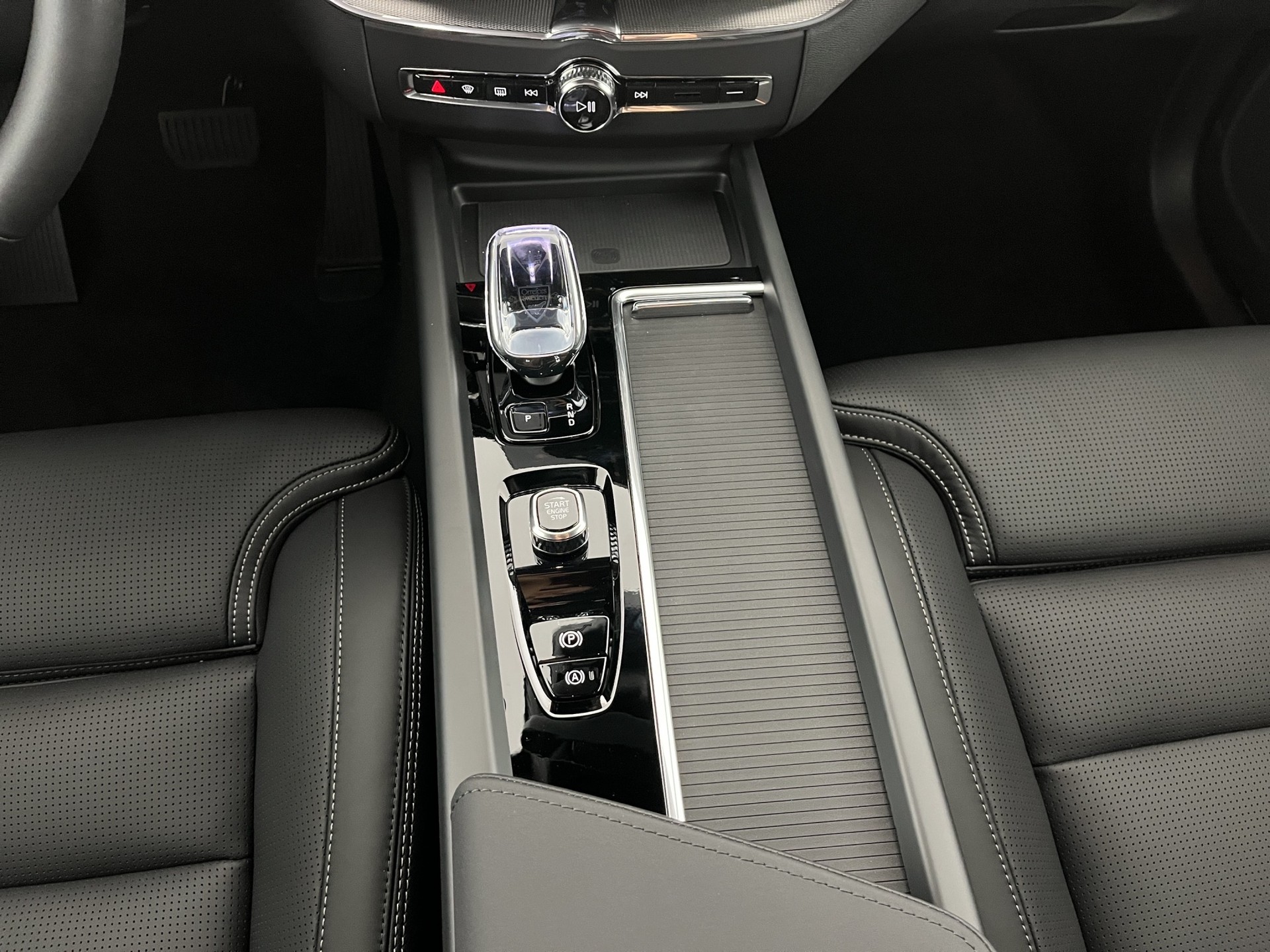 VOLVO XC60 2.0 T8 TE Black Edition eAWD-image-14