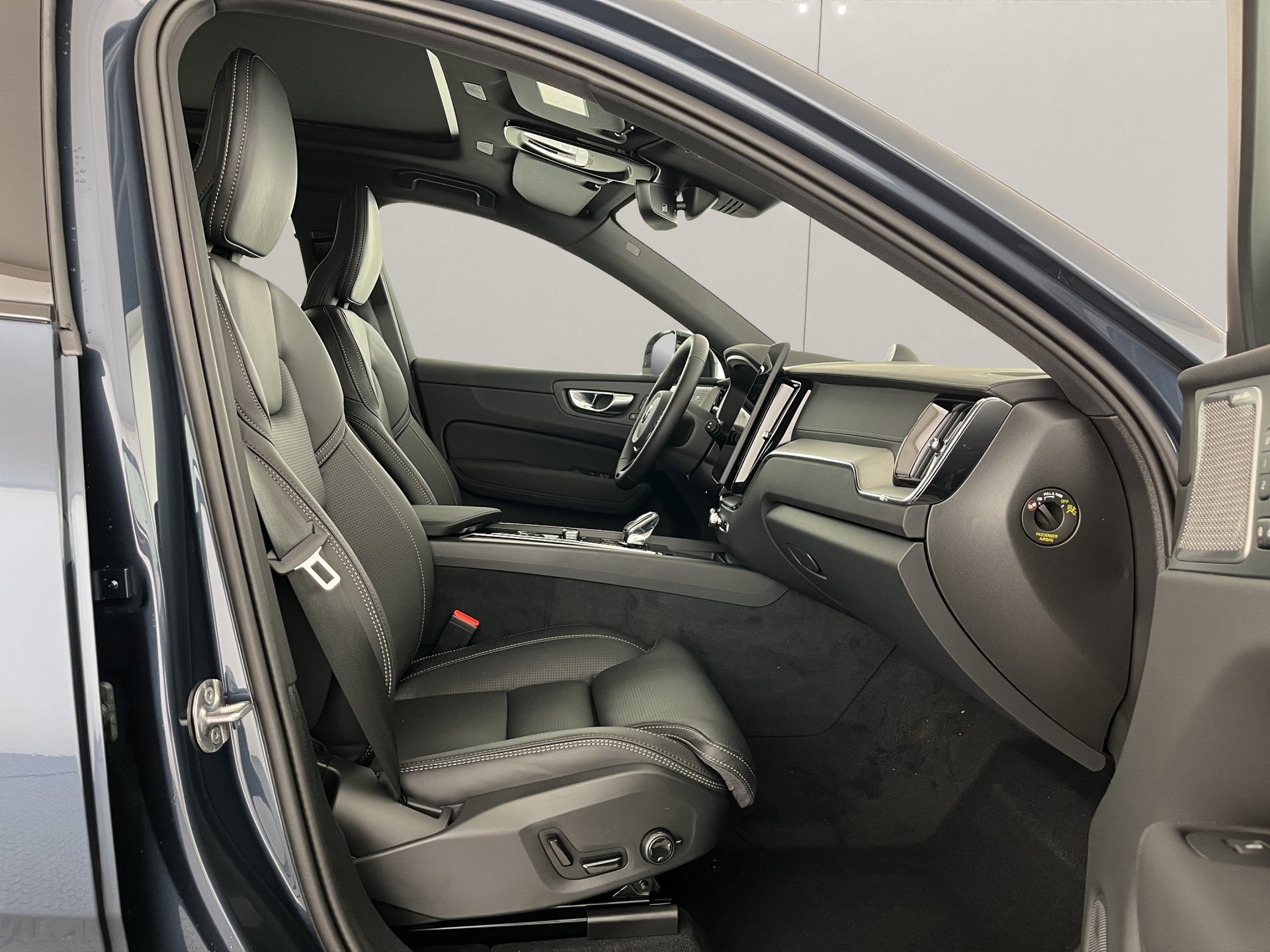 VOLVO XC60 2.0 T8 TE Black Edition eAWD-image-13