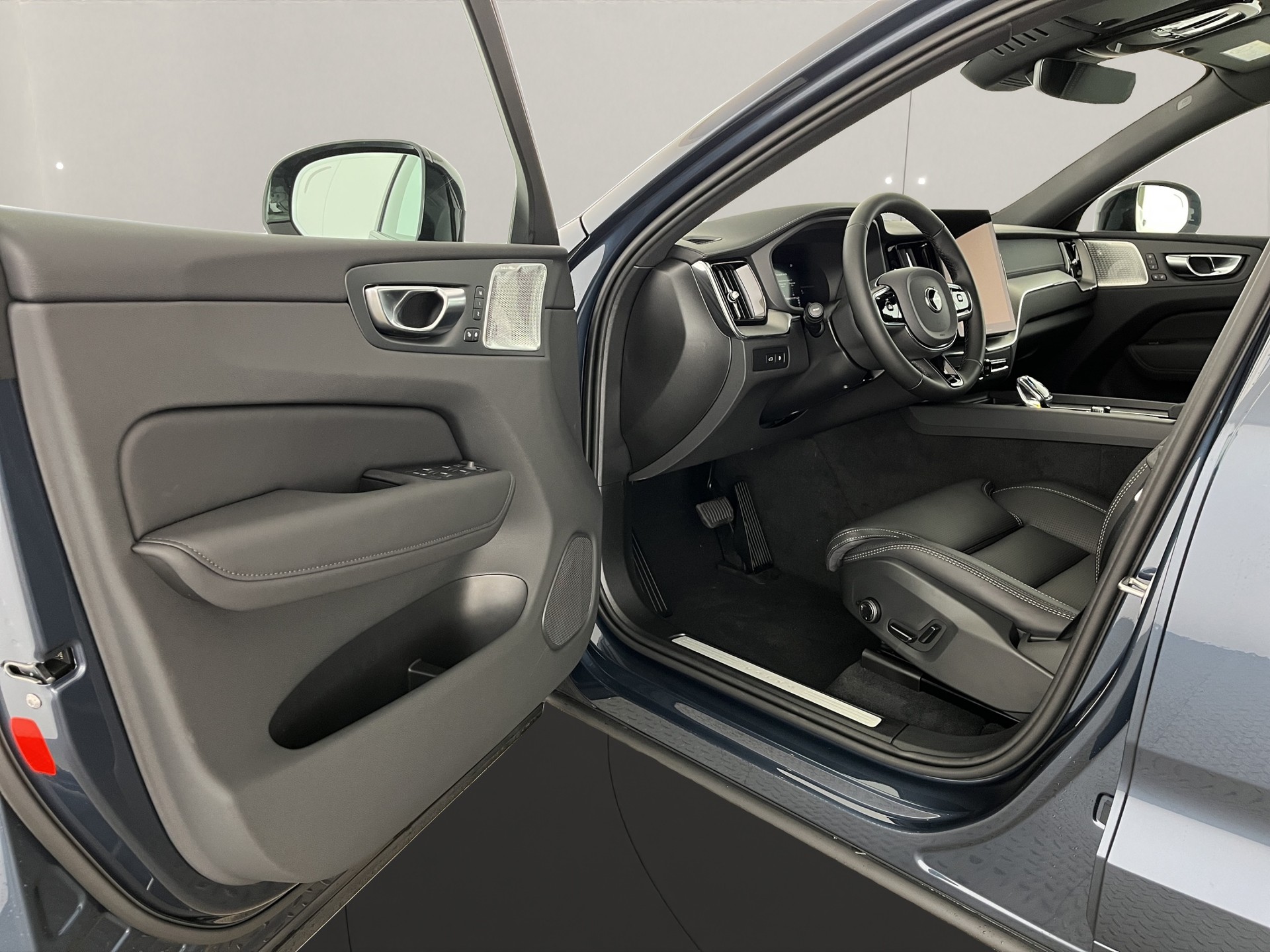VOLVO XC60 2.0 T8 TE Black Edition eAWD-image-8