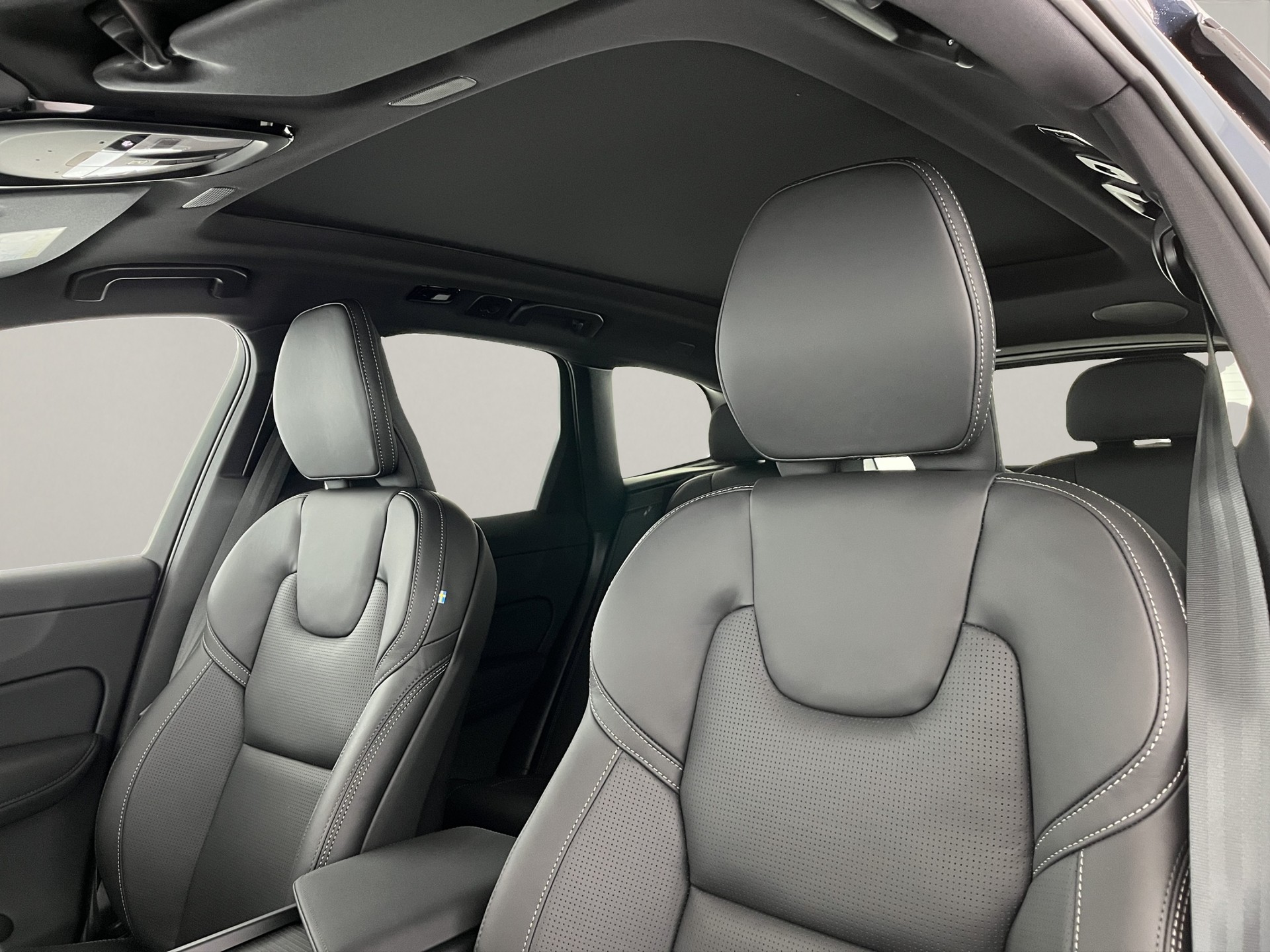 VOLVO XC60 2.0 T8 TE Black Edition eAWD-image-17