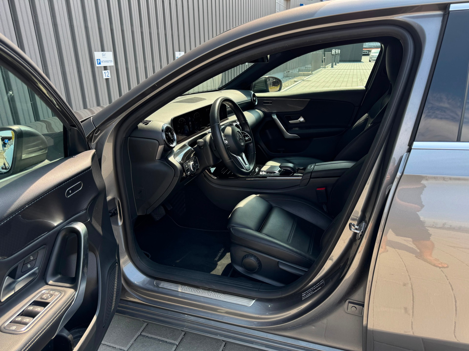 MERCEDES-BENZ A 180 d Progressive-image-12