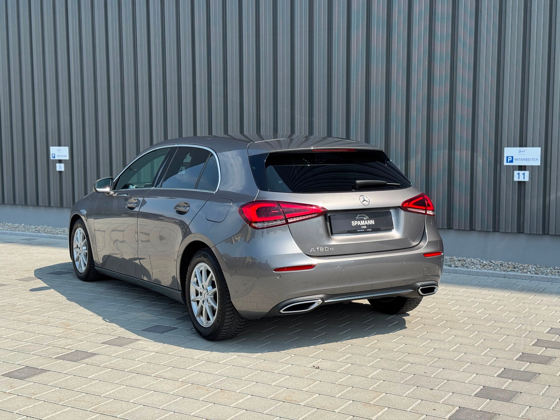 MERCEDES-BENZ A 180 d Progressive-image-5