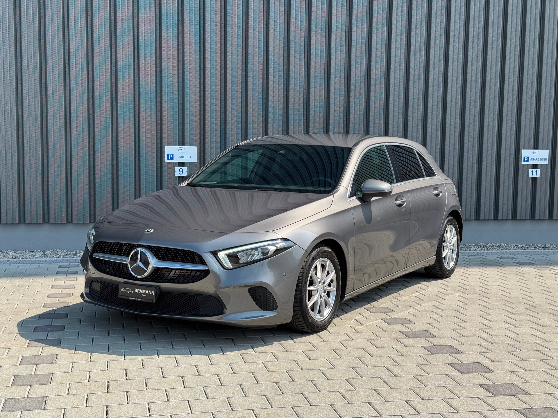 MERCEDES-BENZ A 180 d Progressive-image-0