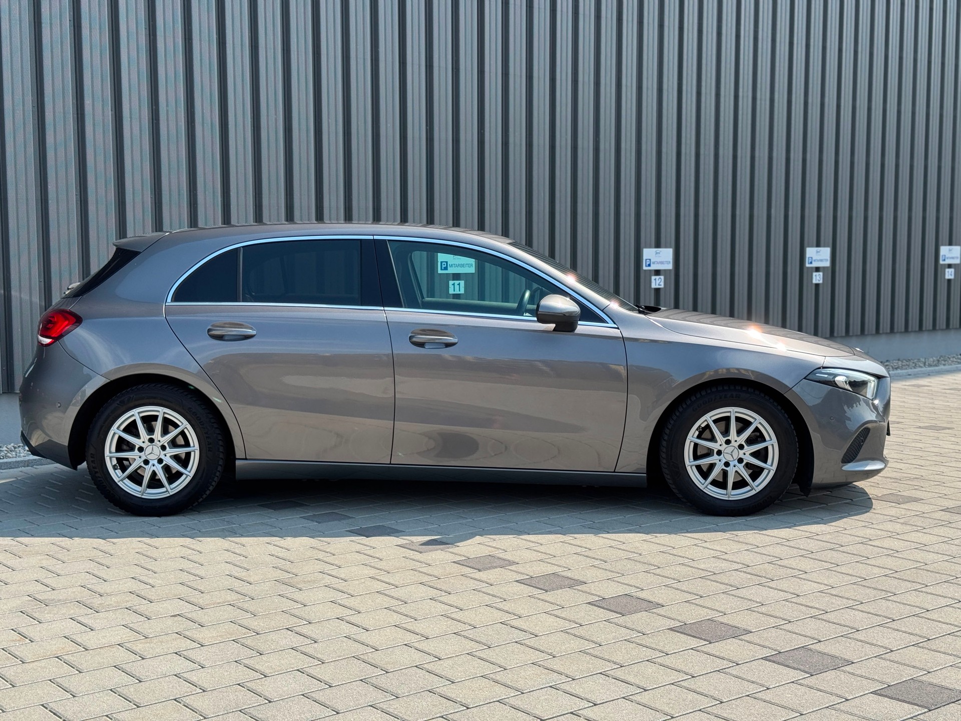 MERCEDES-BENZ A 180 d Progressive-image-8