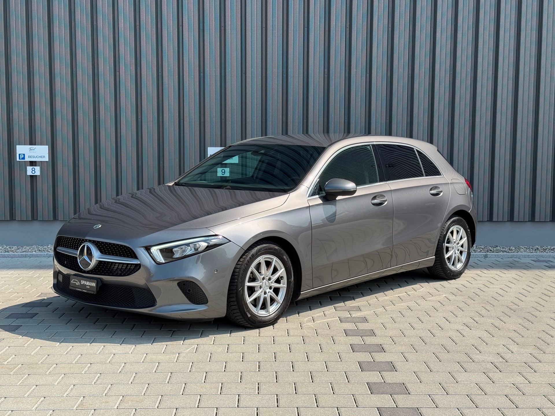 MERCEDES-BENZ A 180 d Progressive-image-1