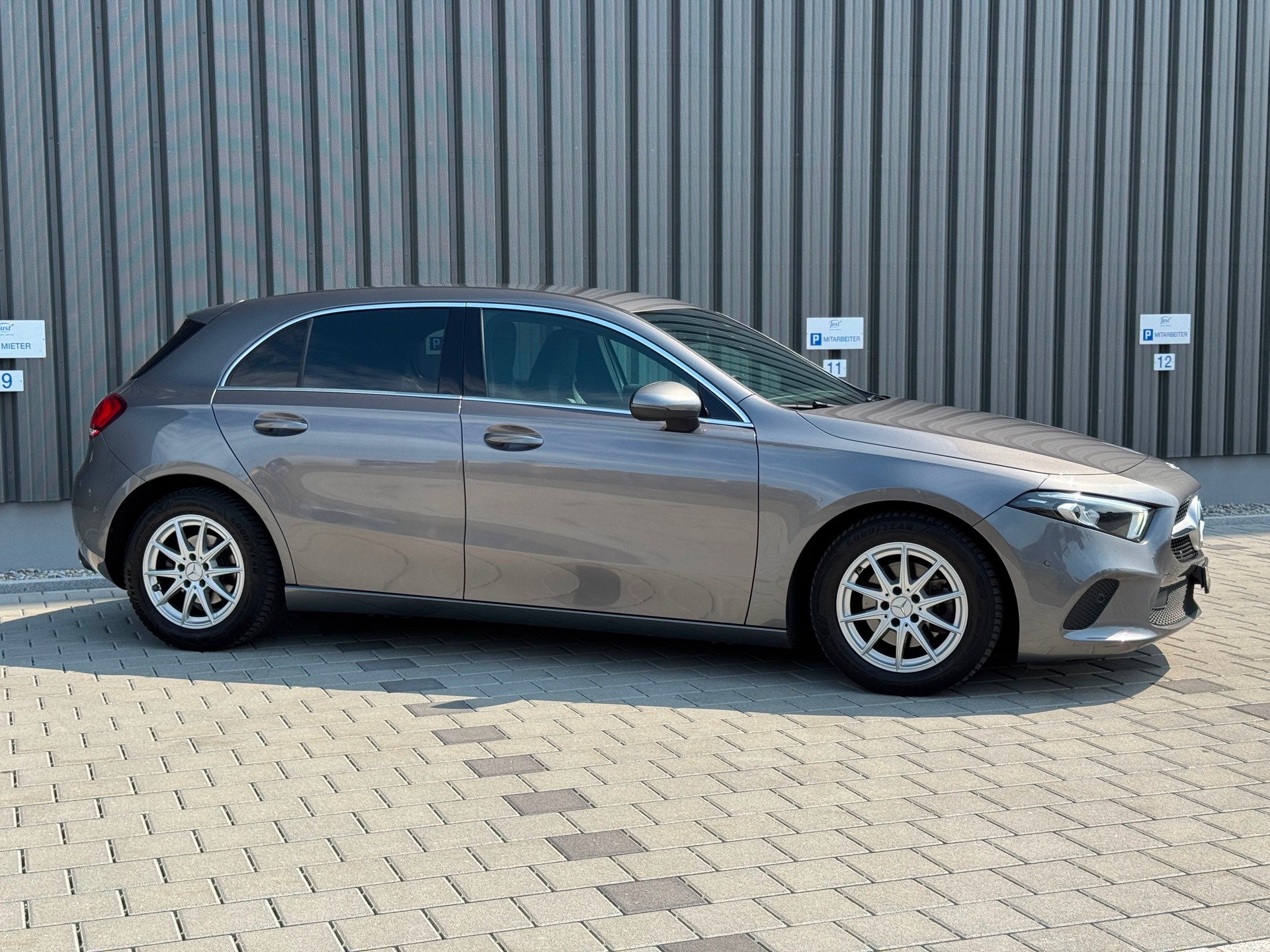 MERCEDES-BENZ A 180 d Progressive-image-9